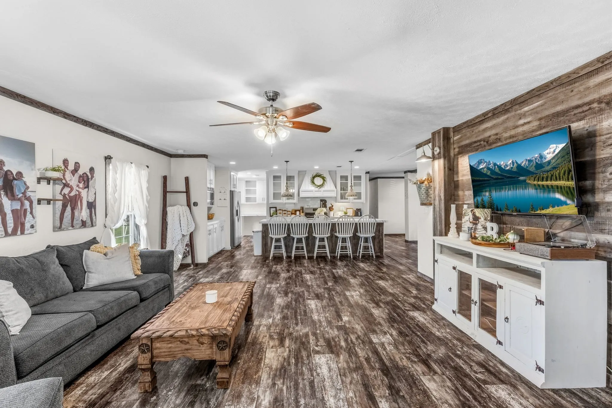 Single Family Residence For Sale in Rains County , 151 Hilltop Lane, Emory, Texas 75440, 4 Bedroom, 3 Bathroom, Garage spaces, 2,906 Sqft, built in 2020, mls#21231125, Real Estate Agent in Emory, Homes For Sale in Rains county, Homes For Sale in Emory, Realtor in Emory Texas, Real Estate Brokerage Independent Realty Texas, Luminita Cordes Realtor