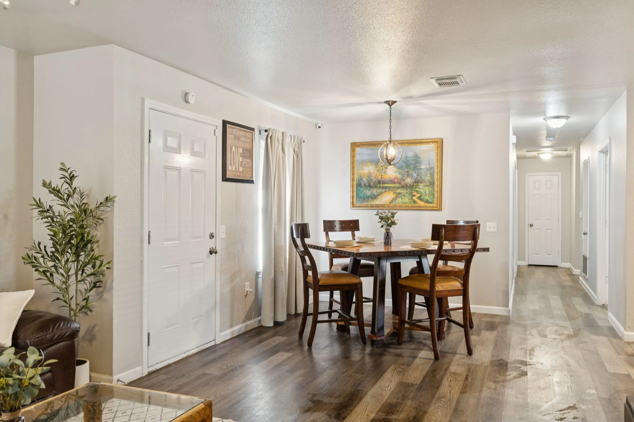 Single Family Residence For Sale in Dallas County , 2710 Silkwood Street, Dallas, Texas 75215, 3 Bedroom, 2 Bathroom, 1 Garage spaces, 1,279 Sqft, built in 2012, mls#21212636, Real Estate Agent in Dallas, Homes For Sale in Dallas county, Homes For Sale in Dallas, Realtor in Dallas Texas, Real Estate Brokerage Independent Realty Texas, Luminita Cordes Realtor