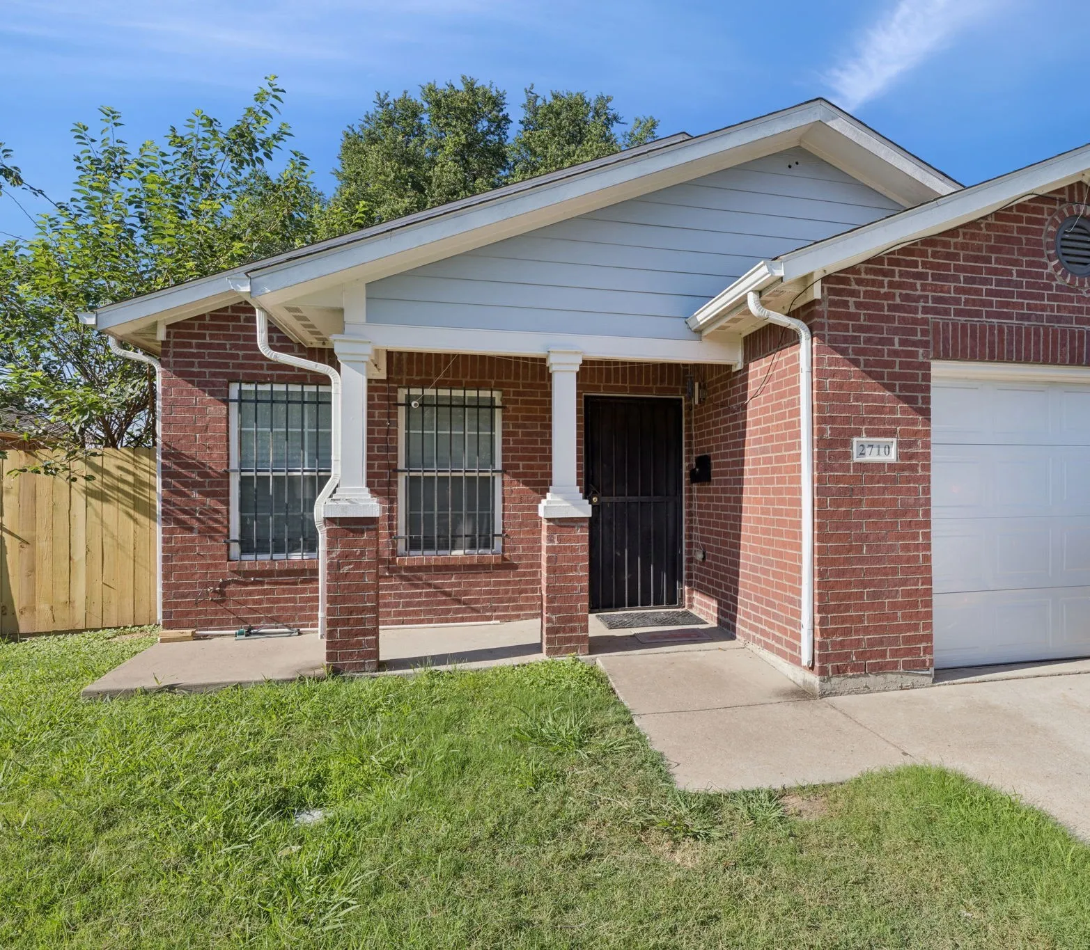 Single Family Residence For Sale in Dallas County , 2710 Silkwood Street, Dallas, Texas 75215, 3 Bedroom, 2 Bathroom, 1 Garage spaces, 1,279 Sqft, built in 2012, mls#21212636, Real Estate Agent in Dallas, Homes For Sale in Dallas county, Homes For Sale in Dallas, Realtor in Dallas Texas, Real Estate Brokerage Independent Realty Texas, Luminita Cordes Realtor