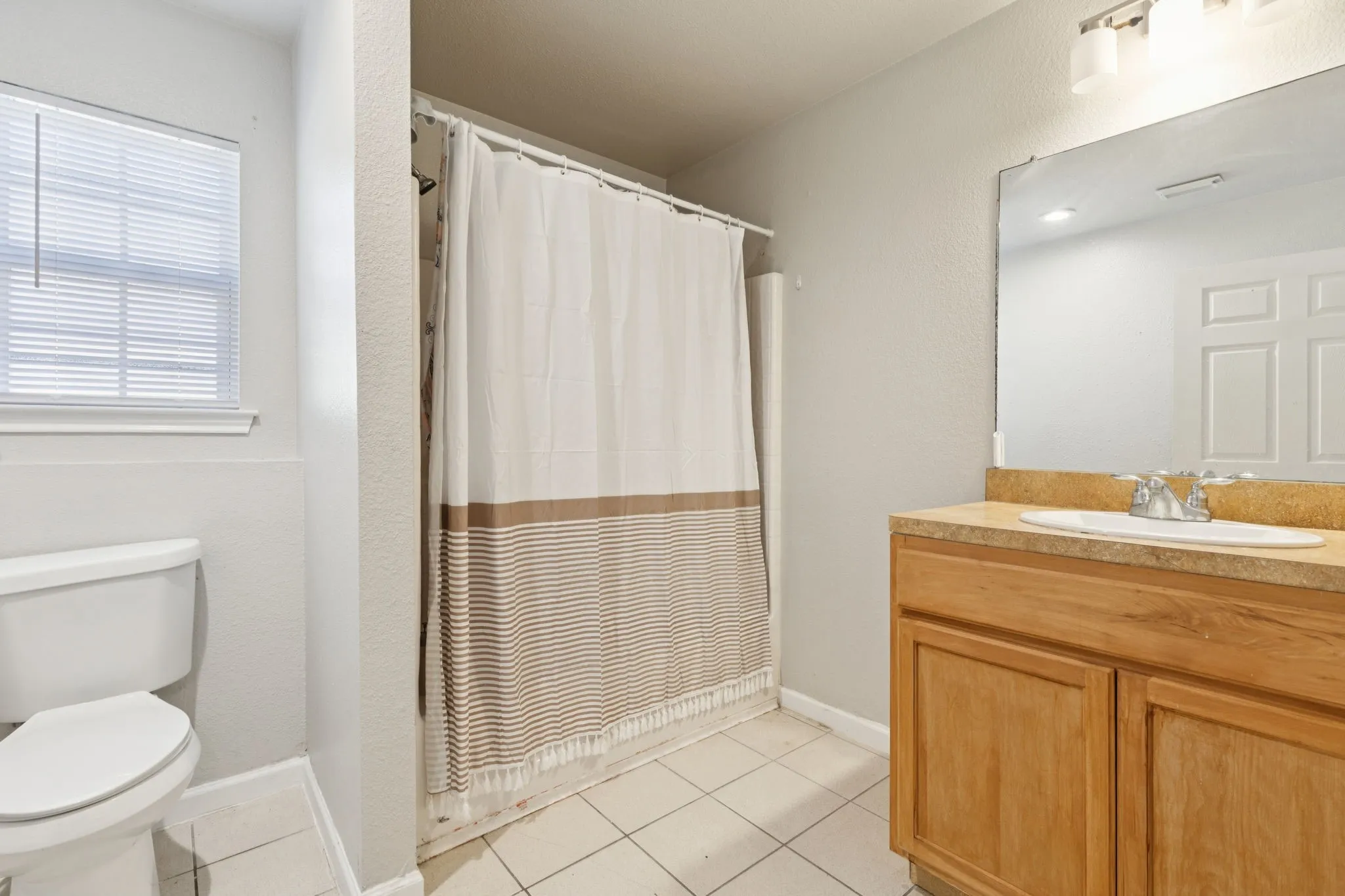 Single Family Residence For Sale in Dallas County , 2710 Silkwood Street, Dallas, Texas 75215, 3 Bedroom, 2 Bathroom, 1 Garage spaces, 1,279 Sqft, built in 2012, mls#21212636, Real Estate Agent in Dallas, Homes For Sale in Dallas county, Homes For Sale in Dallas, Realtor in Dallas Texas, Real Estate Brokerage Independent Realty Texas, Luminita Cordes Realtor