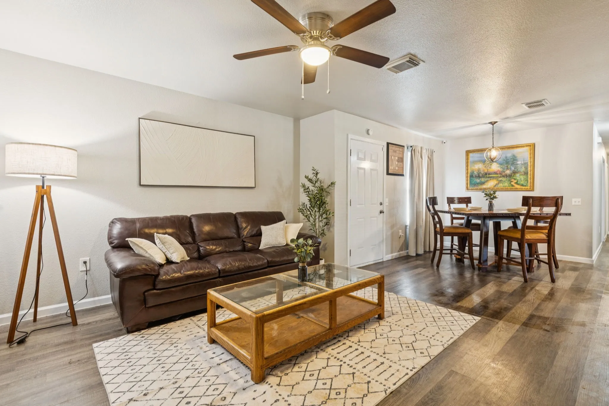 Single Family Residence For Sale in Dallas County , 2710 Silkwood Street, Dallas, Texas 75215, 3 Bedroom, 2 Bathroom, 1 Garage spaces, 1,279 Sqft, built in 2012, mls#21212636, Real Estate Agent in Dallas, Homes For Sale in Dallas county, Homes For Sale in Dallas, Realtor in Dallas Texas, Real Estate Brokerage Independent Realty Texas, Luminita Cordes Realtor
