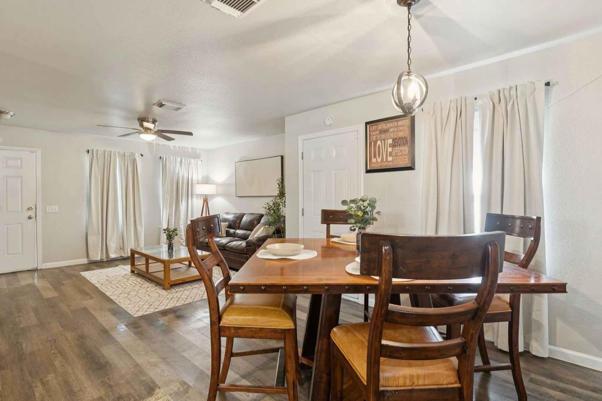 Single Family Residence For Sale in Dallas County , 2710 Silkwood Street, Dallas, Texas 75215, 3 Bedroom, 2 Bathroom, 1 Garage spaces, 1,279 Sqft, built in 2012, mls#21212636, Real Estate Agent in Dallas, Homes For Sale in Dallas county, Homes For Sale in Dallas, Realtor in Dallas Texas, Real Estate Brokerage Independent Realty Texas, Luminita Cordes Realtor