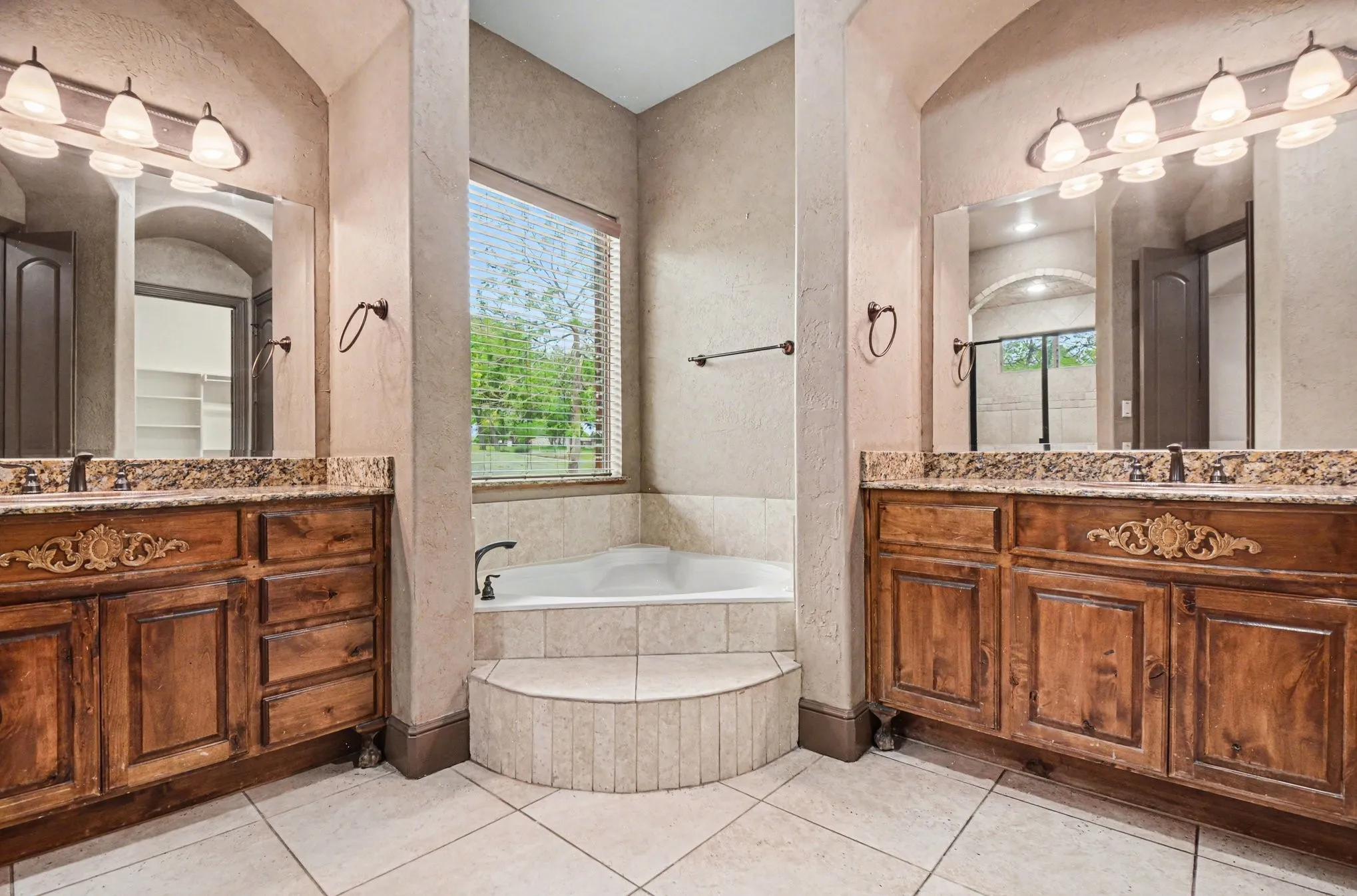 Single Family Residence For Sale in Collin County , 2330 Purdue Drive, Lucas, Texas 75002, 4 Bedroom, 4 Bathroom, 3 Garage spaces, 4,618 Sqft, built in 2007, mls#21231056, Real Estate Agent in Lucas, Homes For Sale in Collin county, Homes For Sale in Lucas, Realtor in Lucas Texas, Real Estate Brokerage Independent Realty Texas, Luminita Cordes Realtor