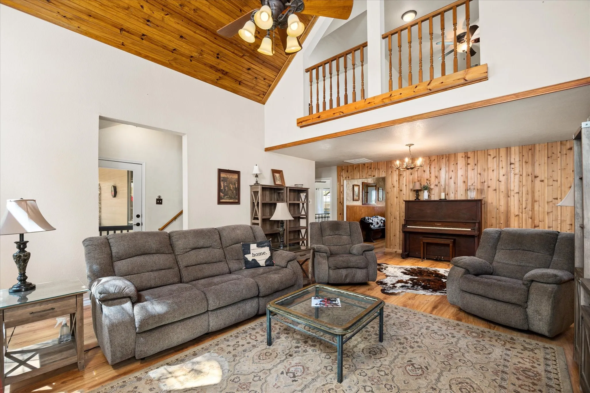 Farm For Sale in Hood County , 1311 Williamson Road, Granbury, Texas 76048, 3 Bedroom, 3 Bathroom, 3 Garage spaces, 2,598 Sqft, built in 2002, Preowned, mls#21216572, Real Estate Agent in Granbury, Homes For Sale in Hood county, Homes For Sale in Granbury, Realtor in Granbury Texas, Real Estate Brokerage Independent Realty Texas, Luminita Cordes Realtor