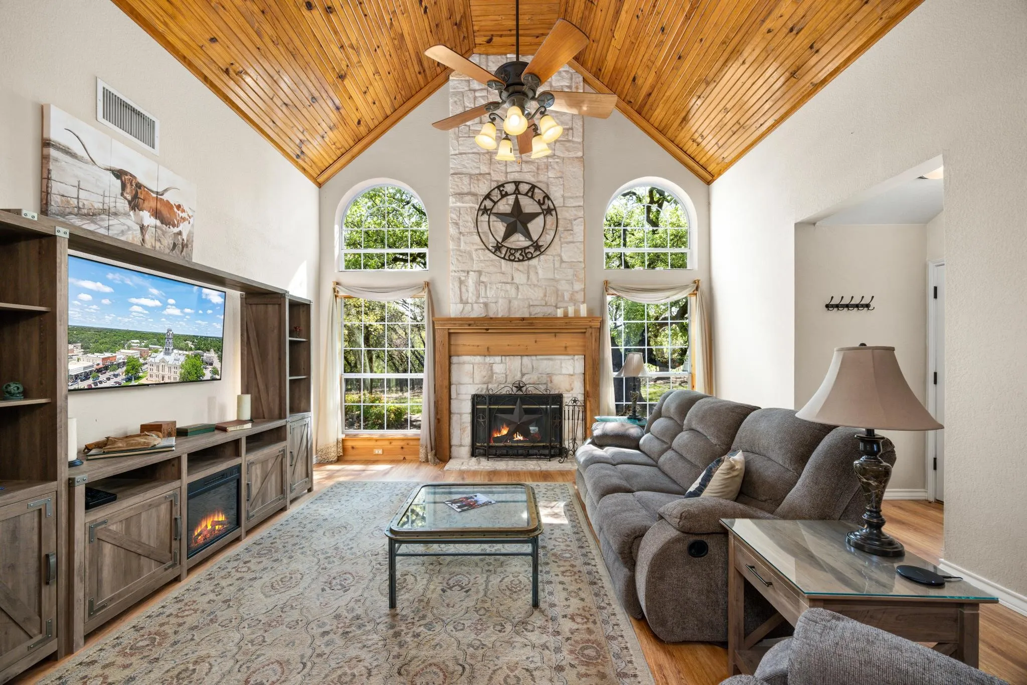 Farm For Sale in Hood County , 1311 Williamson Road, Granbury, Texas 76048, 3 Bedroom, 3 Bathroom, 3 Garage spaces, 2,598 Sqft, built in 2002, Preowned, mls#21216572, Real Estate Agent in Granbury, Homes For Sale in Hood county, Homes For Sale in Granbury, Realtor in Granbury Texas, Real Estate Brokerage Independent Realty Texas, Luminita Cordes Realtor