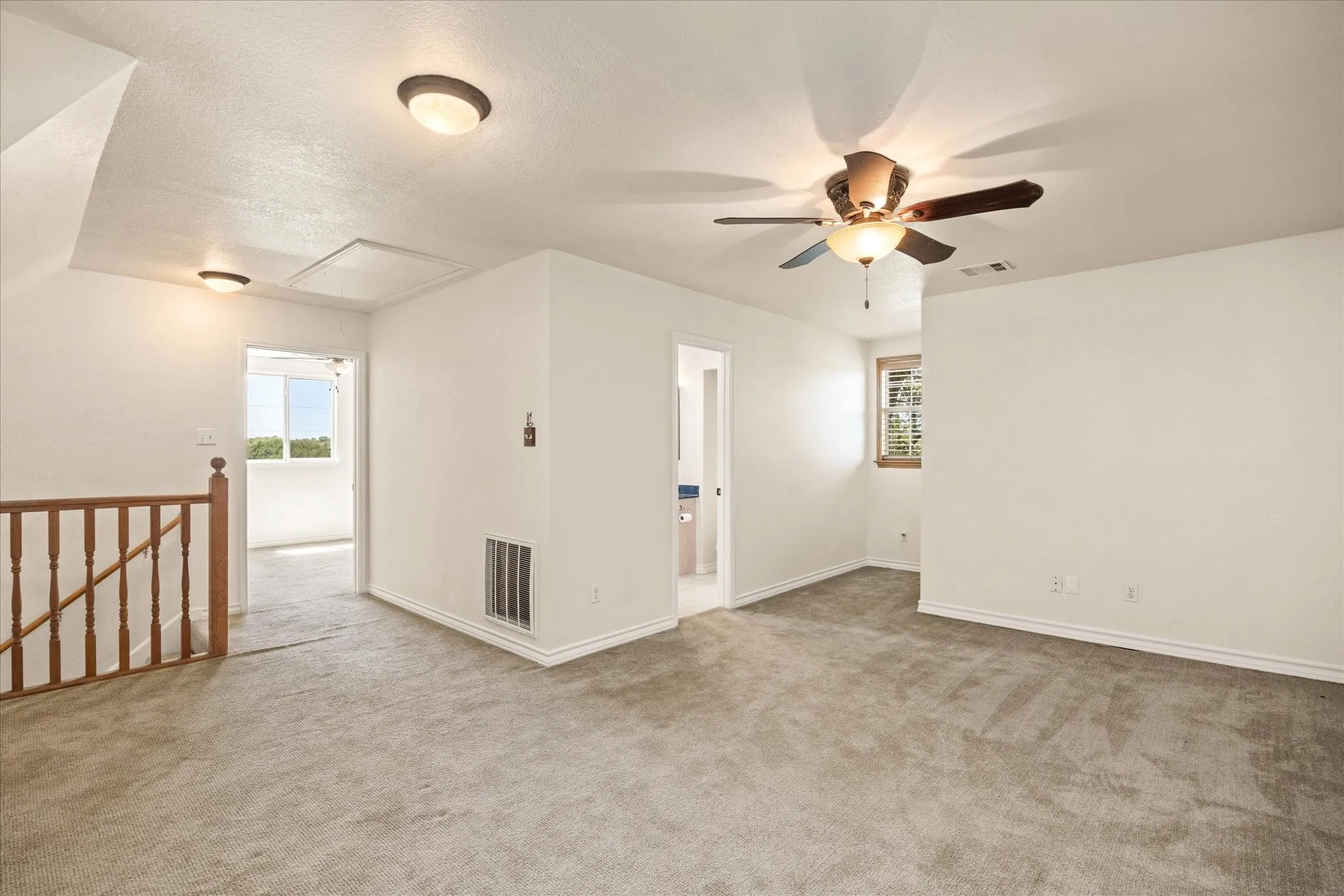 Farm For Sale in Hood County , 1311 Williamson Road, Granbury, Texas 76048, 3 Bedroom, 3 Bathroom, 3 Garage spaces, 2,598 Sqft, built in 2002, Preowned, mls#21216572, Real Estate Agent in Granbury, Homes For Sale in Hood county, Homes For Sale in Granbury, Realtor in Granbury Texas, Real Estate Brokerage Independent Realty Texas, Luminita Cordes Realtor