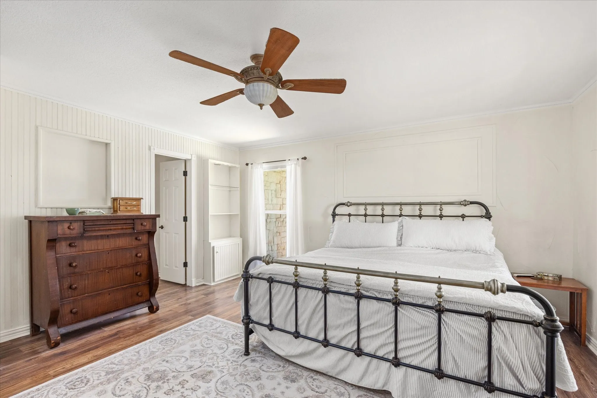Farm For Sale in Hood County , 1311 Williamson Road, Granbury, Texas 76048, 3 Bedroom, 3 Bathroom, 3 Garage spaces, 2,598 Sqft, built in 2002, Preowned, mls#21216572, Real Estate Agent in Granbury, Homes For Sale in Hood county, Homes For Sale in Granbury, Realtor in Granbury Texas, Real Estate Brokerage Independent Realty Texas, Luminita Cordes Realtor