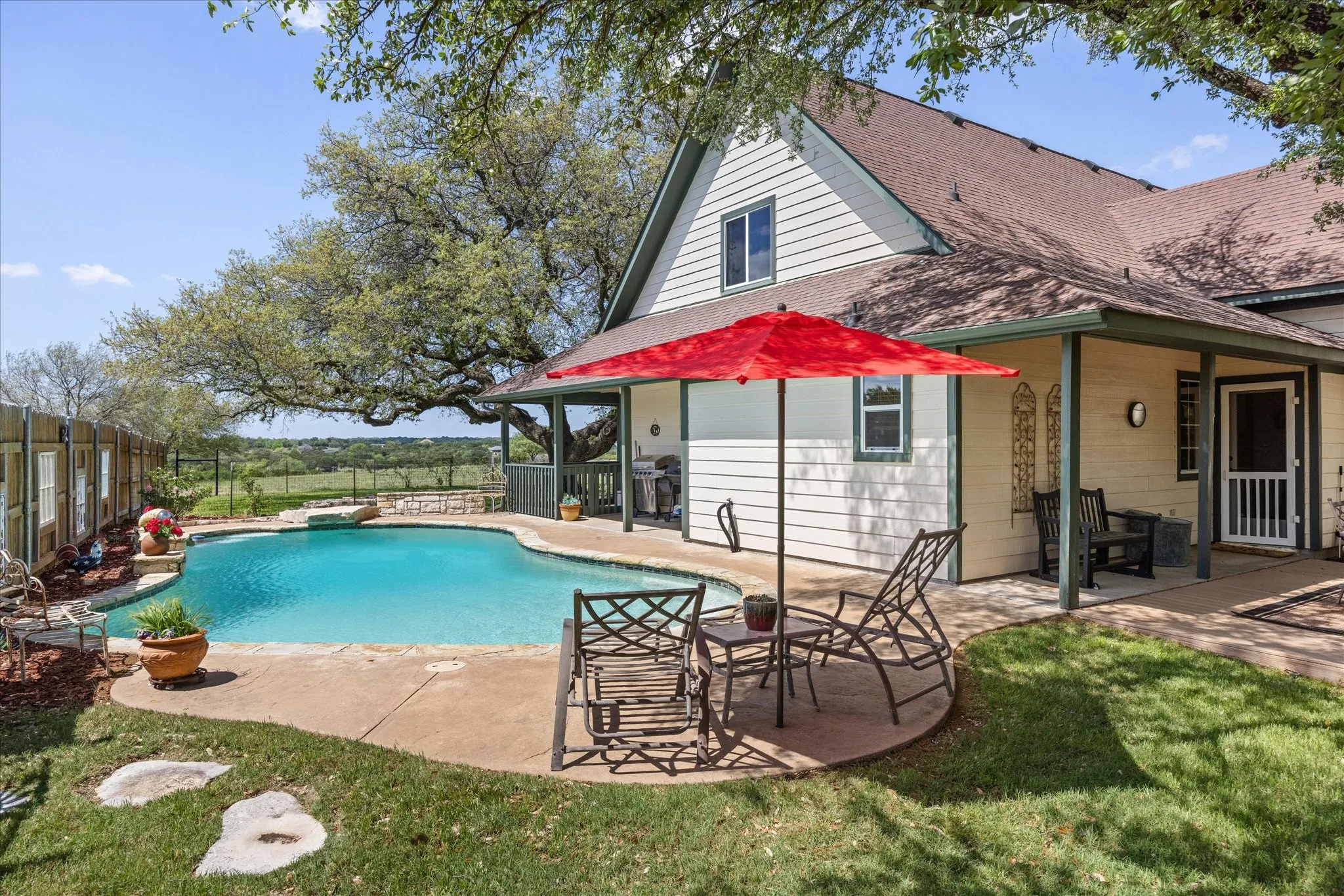 Farm For Sale in Hood County , 1311 Williamson Road, Granbury, Texas 76048, 3 Bedroom, 3 Bathroom, 3 Garage spaces, 2,598 Sqft, built in 2002, Preowned, mls#21216572, Real Estate Agent in Granbury, Homes For Sale in Hood county, Homes For Sale in Granbury, Realtor in Granbury Texas, Real Estate Brokerage Independent Realty Texas, Luminita Cordes Realtor