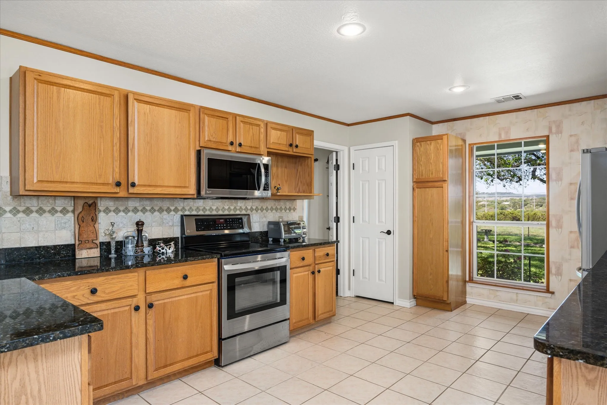 Farm For Sale in Hood County , 1311 Williamson Road, Granbury, Texas 76048, 3 Bedroom, 3 Bathroom, 3 Garage spaces, 2,598 Sqft, built in 2002, Preowned, mls#21216572, Real Estate Agent in Granbury, Homes For Sale in Hood county, Homes For Sale in Granbury, Realtor in Granbury Texas, Real Estate Brokerage Independent Realty Texas, Luminita Cordes Realtor