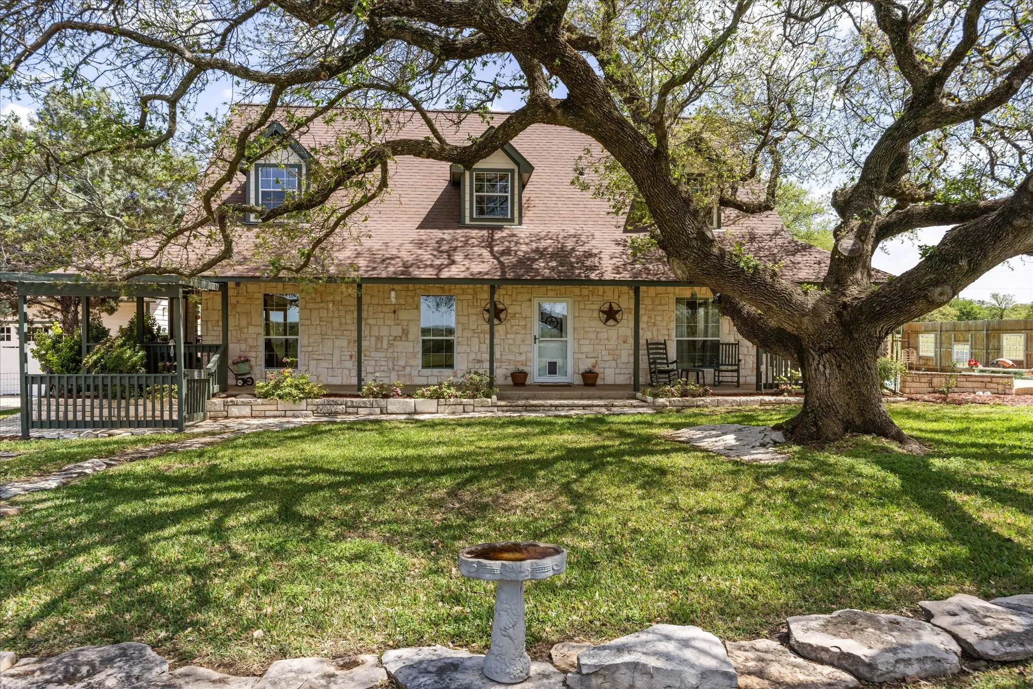 Farm For Sale in Hood County , 1311 Williamson Road, Granbury, Texas 76048, 3 Bedroom, 3 Bathroom, 3 Garage spaces, 2,598 Sqft, built in 2002, Preowned, mls#21216572, Real Estate Agent in Granbury, Homes For Sale in Hood county, Homes For Sale in Granbury, Realtor in Granbury Texas, Real Estate Brokerage Independent Realty Texas, Luminita Cordes Realtor