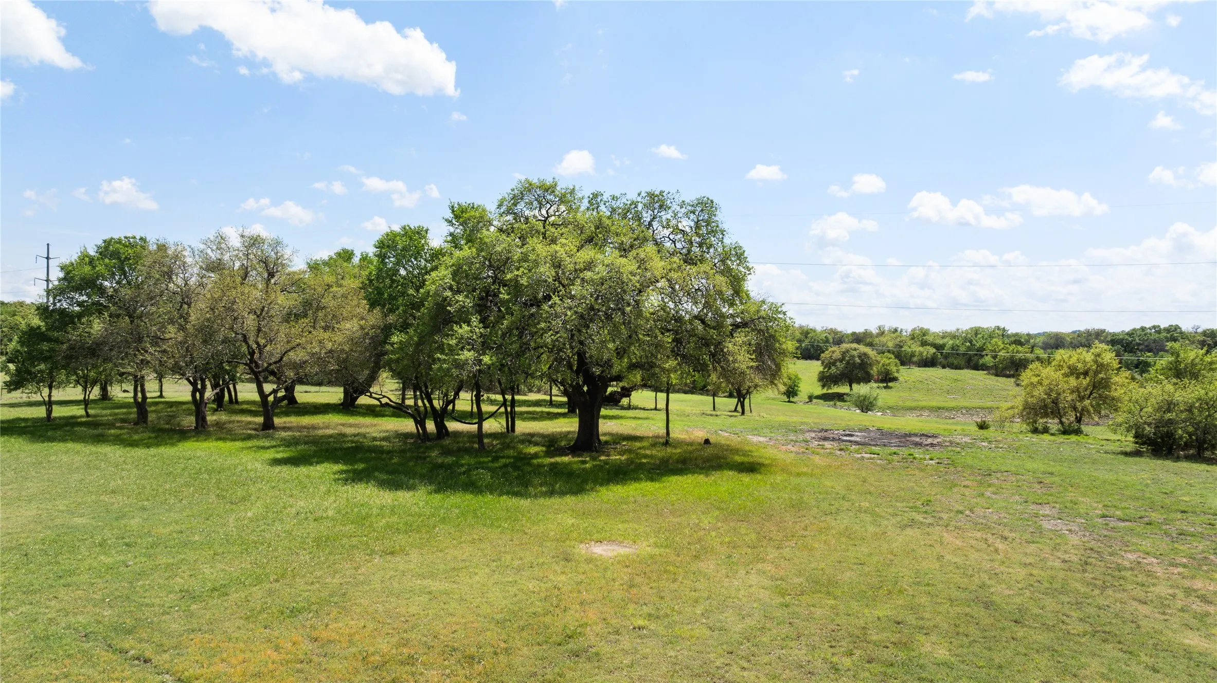 Farm For Sale in Hood County , 1311 Williamson Road, Granbury, Texas 76048, 3 Bedroom, 3 Bathroom, 3 Garage spaces, 2,598 Sqft, built in 2002, Preowned, mls#21216572, Real Estate Agent in Granbury, Homes For Sale in Hood county, Homes For Sale in Granbury, Realtor in Granbury Texas, Real Estate Brokerage Independent Realty Texas, Luminita Cordes Realtor