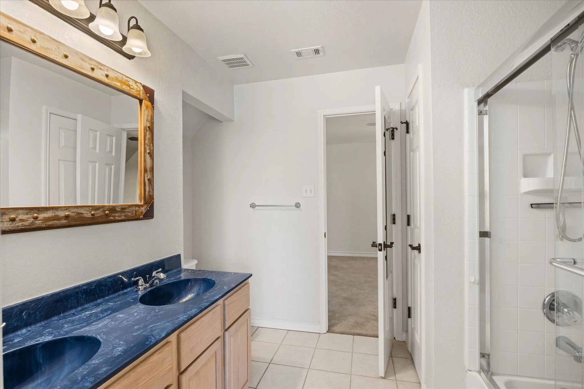 Farm For Sale in Hood County , 1311 Williamson Road, Granbury, Texas 76048, 3 Bedroom, 3 Bathroom, 3 Garage spaces, 2,598 Sqft, built in 2002, Preowned, mls#21216572, Real Estate Agent in Granbury, Homes For Sale in Hood county, Homes For Sale in Granbury, Realtor in Granbury Texas, Real Estate Brokerage Independent Realty Texas, Luminita Cordes Realtor