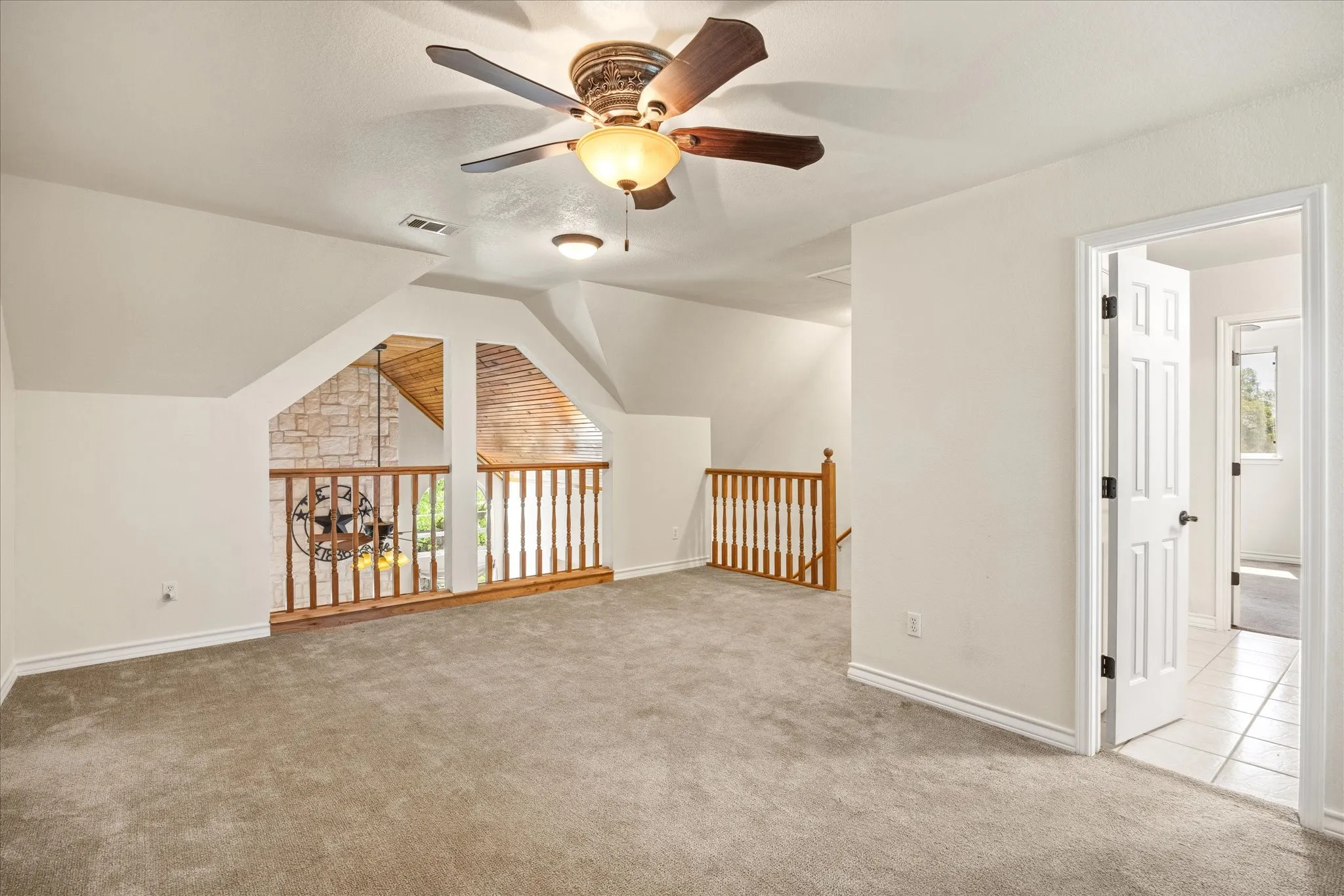 Farm For Sale in Hood County , 1311 Williamson Road, Granbury, Texas 76048, 3 Bedroom, 3 Bathroom, 3 Garage spaces, 2,598 Sqft, built in 2002, Preowned, mls#21216572, Real Estate Agent in Granbury, Homes For Sale in Hood county, Homes For Sale in Granbury, Realtor in Granbury Texas, Real Estate Brokerage Independent Realty Texas, Luminita Cordes Realtor