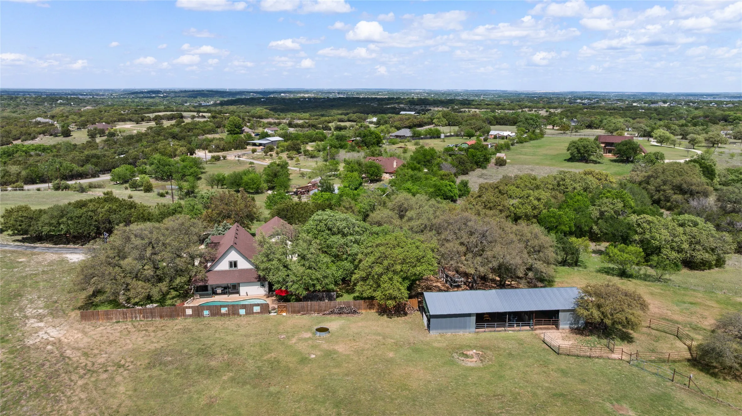 Farm For Sale in Hood County , 1311 Williamson Road, Granbury, Texas 76048, 3 Bedroom, 3 Bathroom, 3 Garage spaces, 2,598 Sqft, built in 2002, Preowned, mls#21216572, Real Estate Agent in Granbury, Homes For Sale in Hood county, Homes For Sale in Granbury, Realtor in Granbury Texas, Real Estate Brokerage Independent Realty Texas, Luminita Cordes Realtor