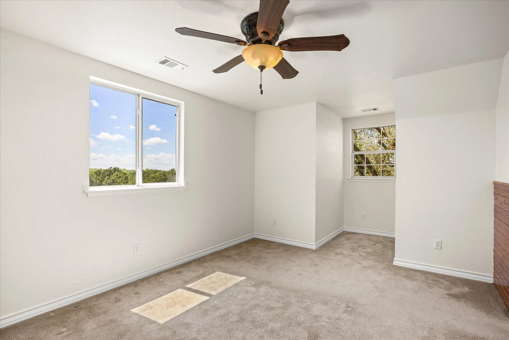 Farm For Sale in Hood County , 1311 Williamson Road, Granbury, Texas 76048, 3 Bedroom, 3 Bathroom, 3 Garage spaces, 2,598 Sqft, built in 2002, Preowned, mls#21216572, Real Estate Agent in Granbury, Homes For Sale in Hood county, Homes For Sale in Granbury, Realtor in Granbury Texas, Real Estate Brokerage Independent Realty Texas, Luminita Cordes Realtor