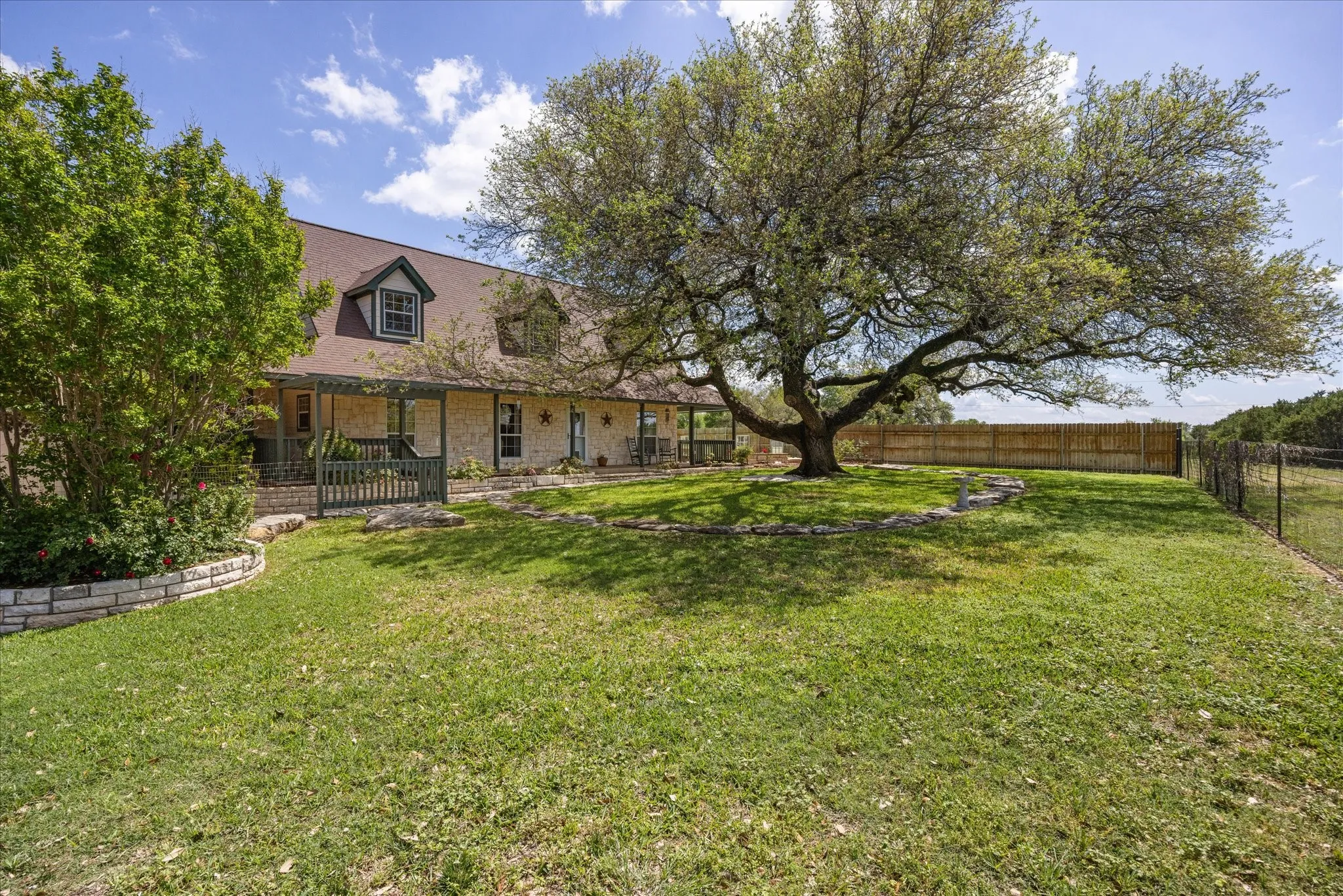 Farm For Sale in Hood County , 1311 Williamson Road, Granbury, Texas 76048, 3 Bedroom, 3 Bathroom, 3 Garage spaces, 2,598 Sqft, built in 2002, Preowned, mls#21216572, Real Estate Agent in Granbury, Homes For Sale in Hood county, Homes For Sale in Granbury, Realtor in Granbury Texas, Real Estate Brokerage Independent Realty Texas, Luminita Cordes Realtor