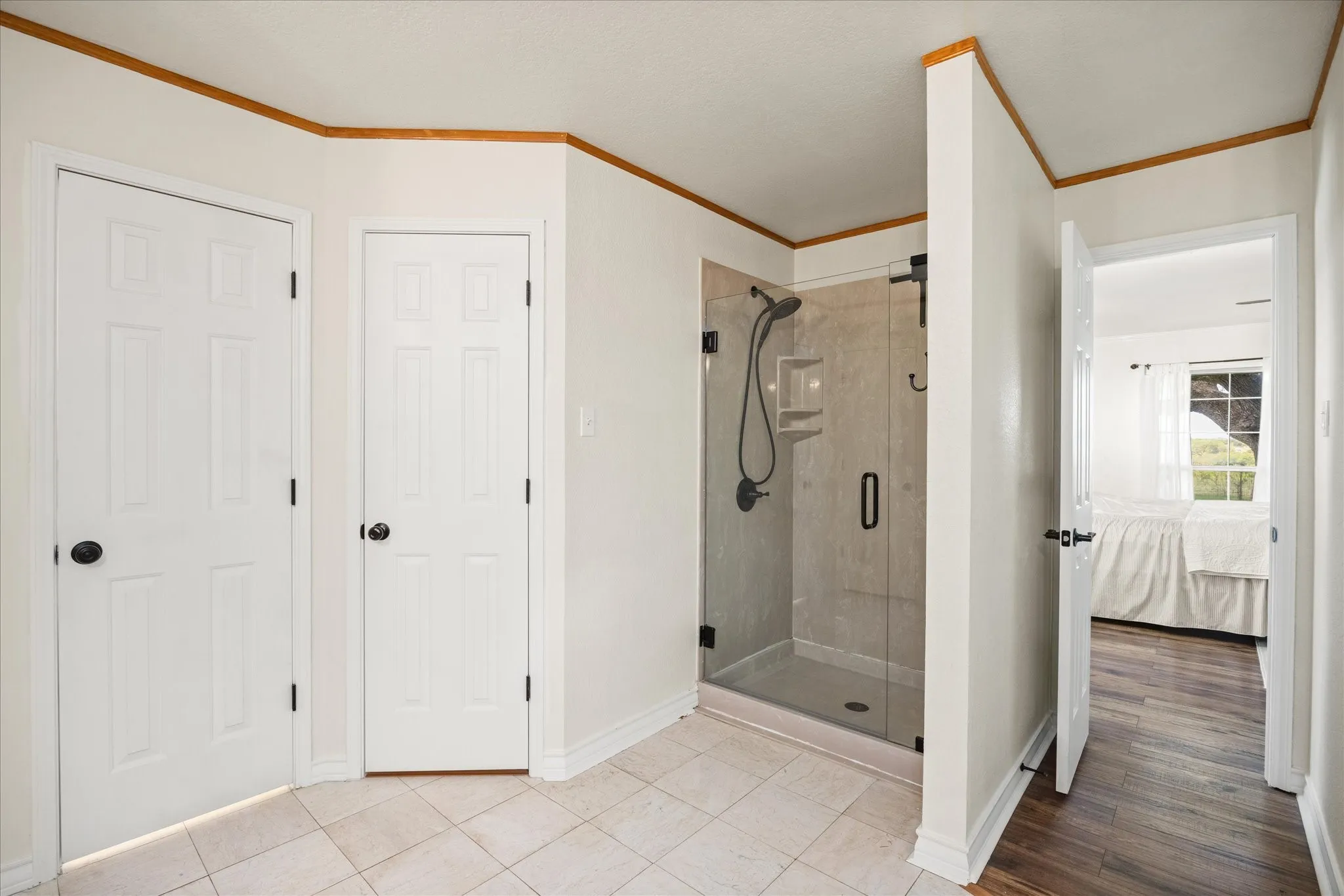 Farm For Sale in Hood County , 1311 Williamson Road, Granbury, Texas 76048, 3 Bedroom, 3 Bathroom, 3 Garage spaces, 2,598 Sqft, built in 2002, Preowned, mls#21216572, Real Estate Agent in Granbury, Homes For Sale in Hood county, Homes For Sale in Granbury, Realtor in Granbury Texas, Real Estate Brokerage Independent Realty Texas, Luminita Cordes Realtor