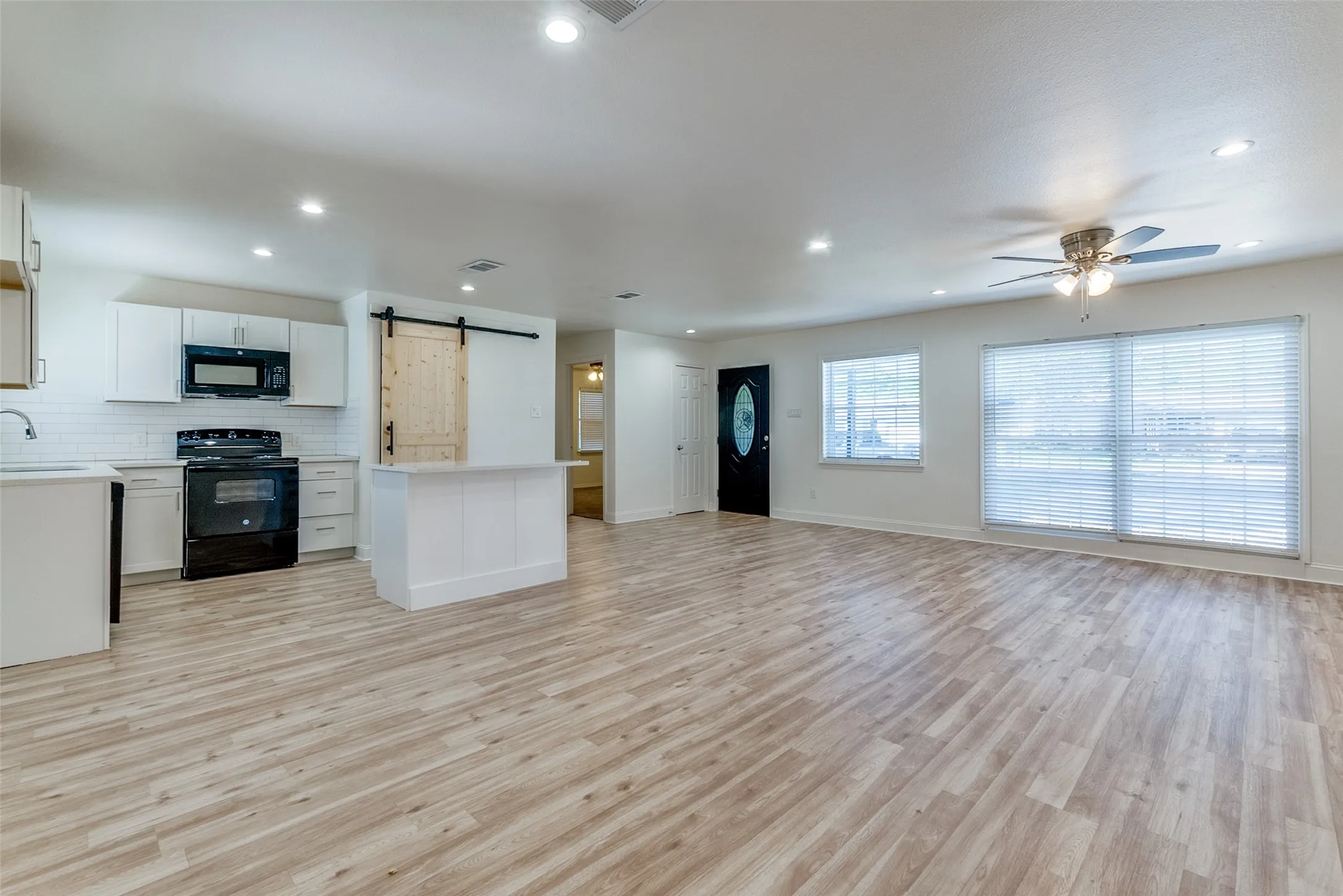 Single Family Residence For Sale in Dallas County , 4228 Motley Drive, Mesquite, Texas 75150, 3 Bedrooms, 2 Bathrooms, 2 Garage spaces, 1,342 Sqft, built in 1956, Preowned, Price $253,000, mls#21231215, Real Estate Agent in Mesquite, Homes For Sale in Dallas county, Homes For Sale in Mesquite, Realtor in Mesquite Texas, Real Estate Brokerage Independent Realty Texas, Luminita Cordes Realtor