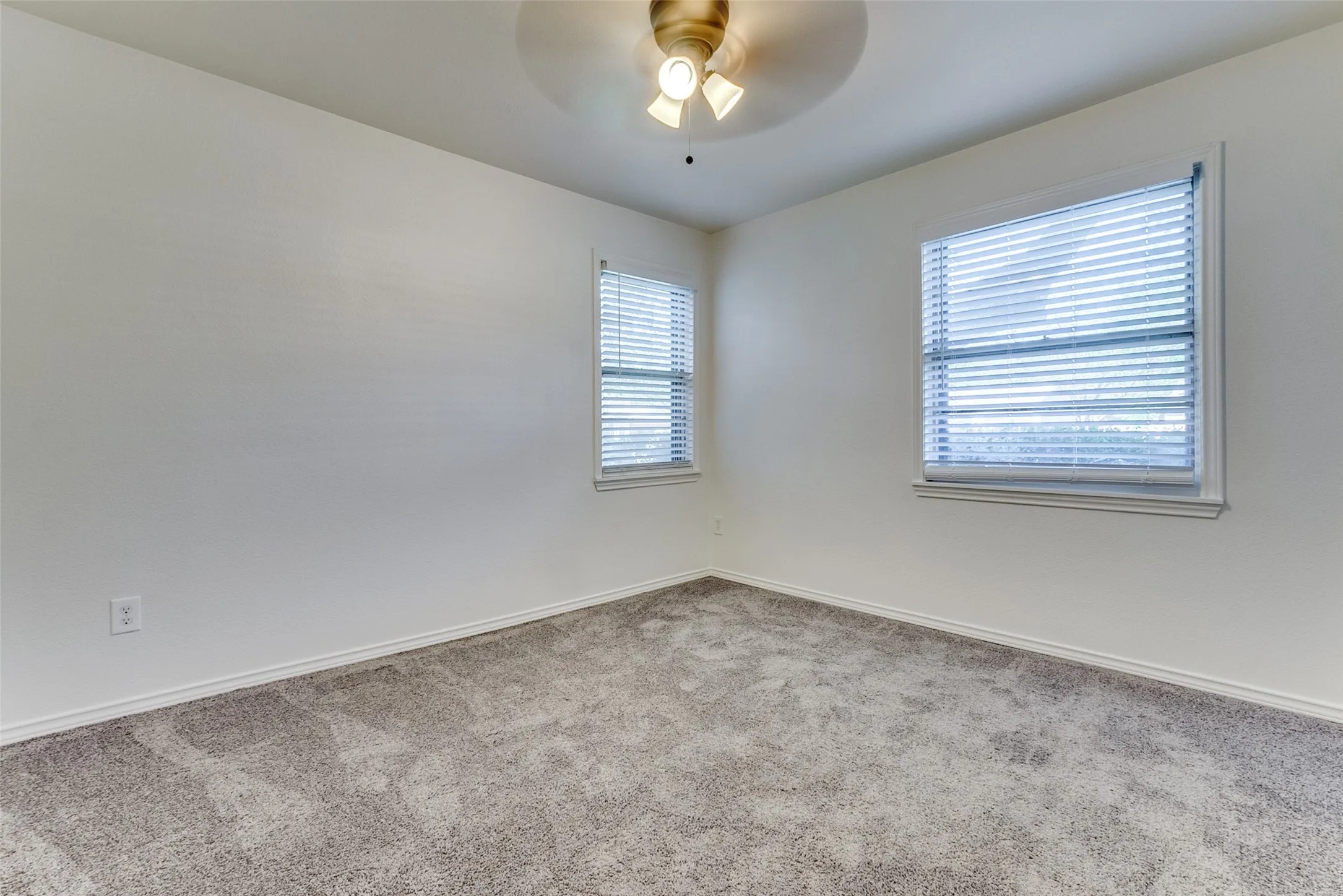 Single Family Residence For Sale in Dallas County , 4228 Motley Drive, Mesquite, Texas 75150, 3 Bedrooms, 2 Bathrooms, 2 Garage spaces, 1,342 Sqft, built in 1956, Preowned, Price $253,000, mls#21231215, Real Estate Agent in Mesquite, Homes For Sale in Dallas county, Homes For Sale in Mesquite, Realtor in Mesquite Texas, Real Estate Brokerage Independent Realty Texas, Luminita Cordes Realtor