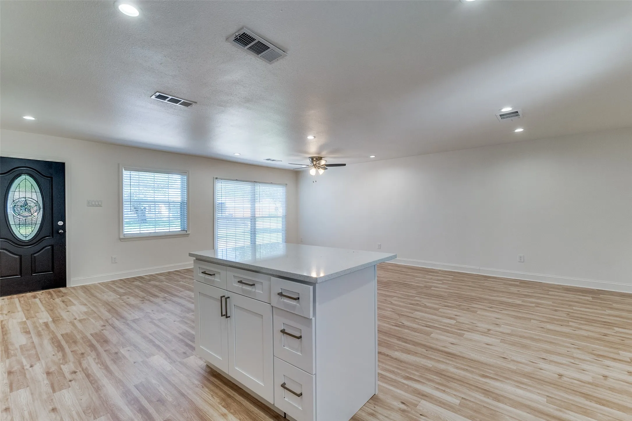 Single Family Residence For Sale in Dallas County , 4228 Motley Drive, Mesquite, Texas 75150, 3 Bedrooms, 2 Bathrooms, 2 Garage spaces, 1,342 Sqft, built in 1956, Preowned, Price $253,000, mls#21231215, Real Estate Agent in Mesquite, Homes For Sale in Dallas county, Homes For Sale in Mesquite, Realtor in Mesquite Texas, Real Estate Brokerage Independent Realty Texas, Luminita Cordes Realtor