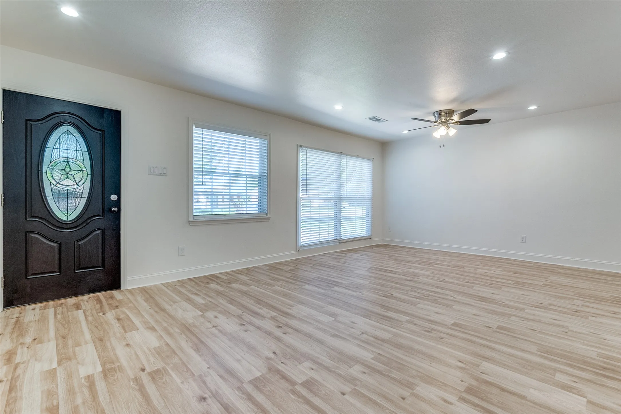 Single Family Residence For Sale in Dallas County , 4228 Motley Drive, Mesquite, Texas 75150, 3 Bedrooms, 2 Bathrooms, 2 Garage spaces, 1,342 Sqft, built in 1956, Preowned, Price $253,000, mls#21231215, Real Estate Agent in Mesquite, Homes For Sale in Dallas county, Homes For Sale in Mesquite, Realtor in Mesquite Texas, Real Estate Brokerage Independent Realty Texas, Luminita Cordes Realtor