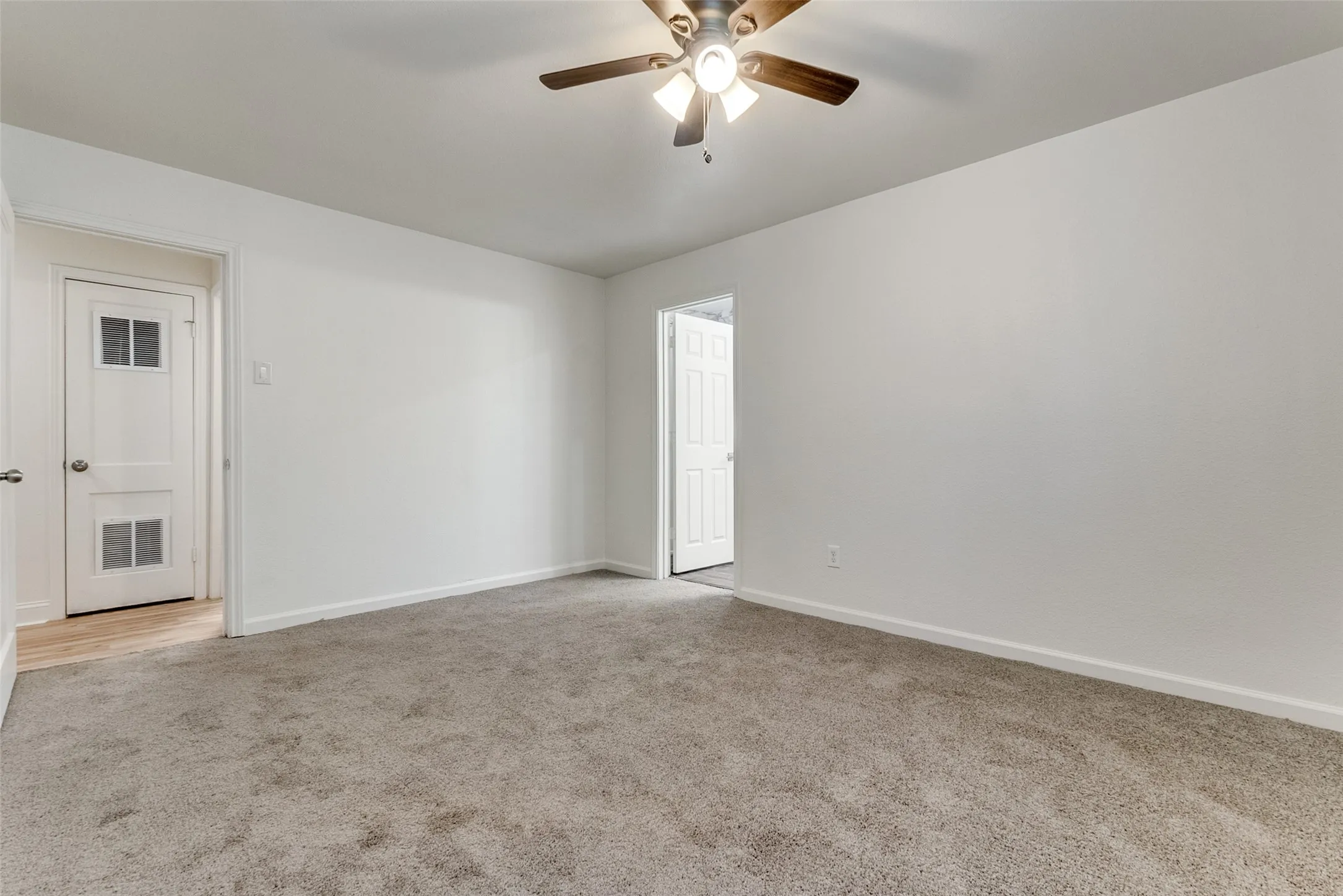 Single Family Residence For Sale in Dallas County , 4228 Motley Drive, Mesquite, Texas 75150, 3 Bedrooms, 2 Bathrooms, 2 Garage spaces, 1,342 Sqft, built in 1956, Preowned, Price $253,000, mls#21231215, Real Estate Agent in Mesquite, Homes For Sale in Dallas county, Homes For Sale in Mesquite, Realtor in Mesquite Texas, Real Estate Brokerage Independent Realty Texas, Luminita Cordes Realtor
