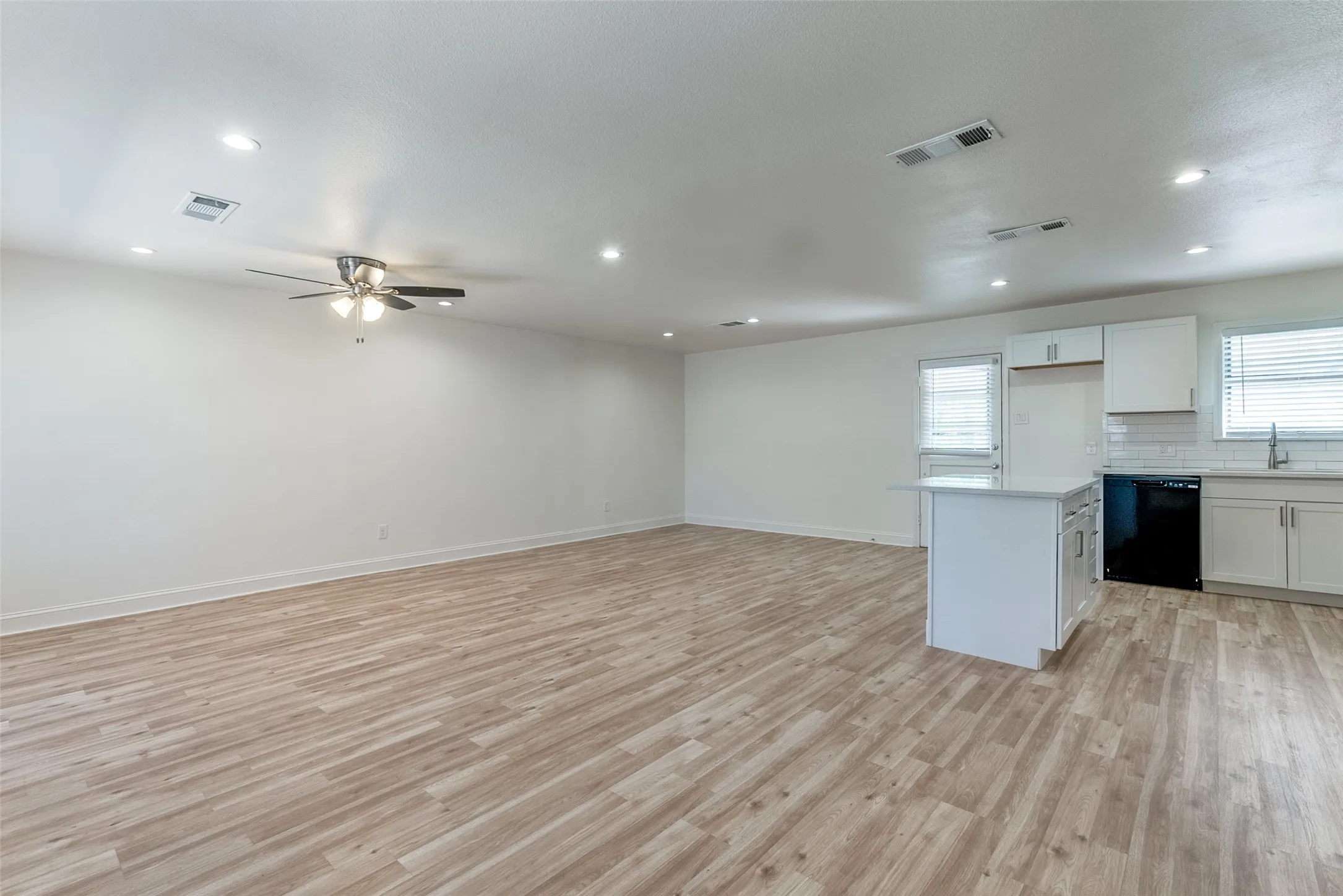 Single Family Residence For Sale in Dallas County , 4228 Motley Drive, Mesquite, Texas 75150, 3 Bedrooms, 2 Bathrooms, 2 Garage spaces, 1,342 Sqft, built in 1956, Preowned, Price $253,000, mls#21231215, Real Estate Agent in Mesquite, Homes For Sale in Dallas county, Homes For Sale in Mesquite, Realtor in Mesquite Texas, Real Estate Brokerage Independent Realty Texas, Luminita Cordes Realtor