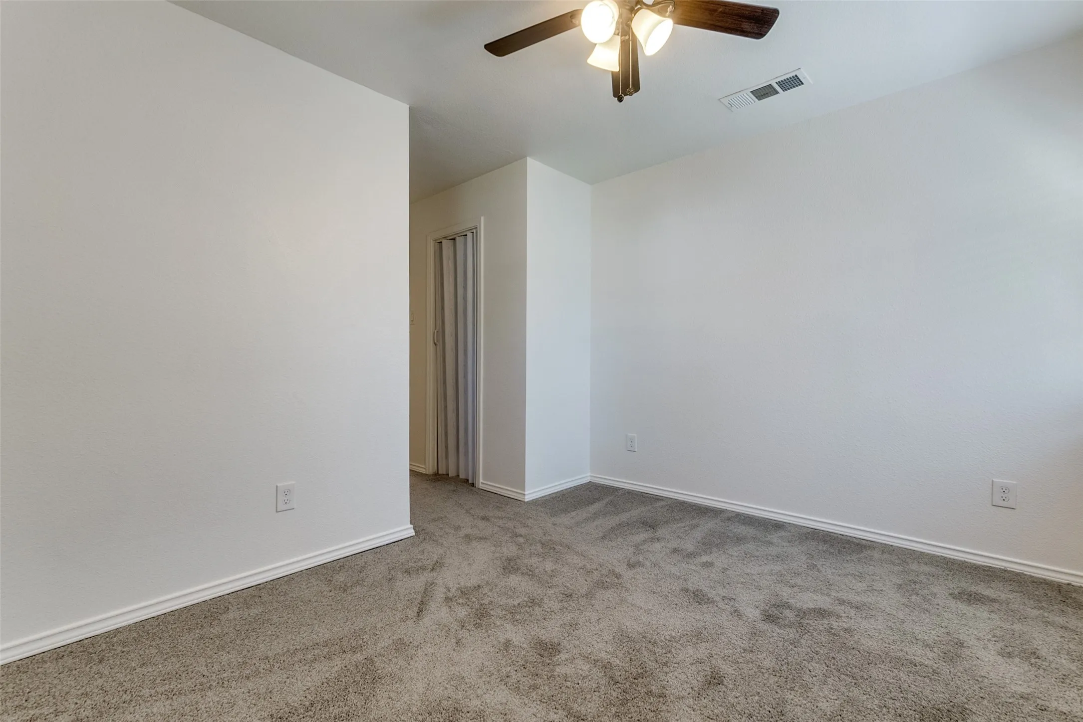 Single Family Residence For Sale in Dallas County , 4228 Motley Drive, Mesquite, Texas 75150, 3 Bedrooms, 2 Bathrooms, 2 Garage spaces, 1,342 Sqft, built in 1956, Preowned, Price $253,000, mls#21231215, Real Estate Agent in Mesquite, Homes For Sale in Dallas county, Homes For Sale in Mesquite, Realtor in Mesquite Texas, Real Estate Brokerage Independent Realty Texas, Luminita Cordes Realtor