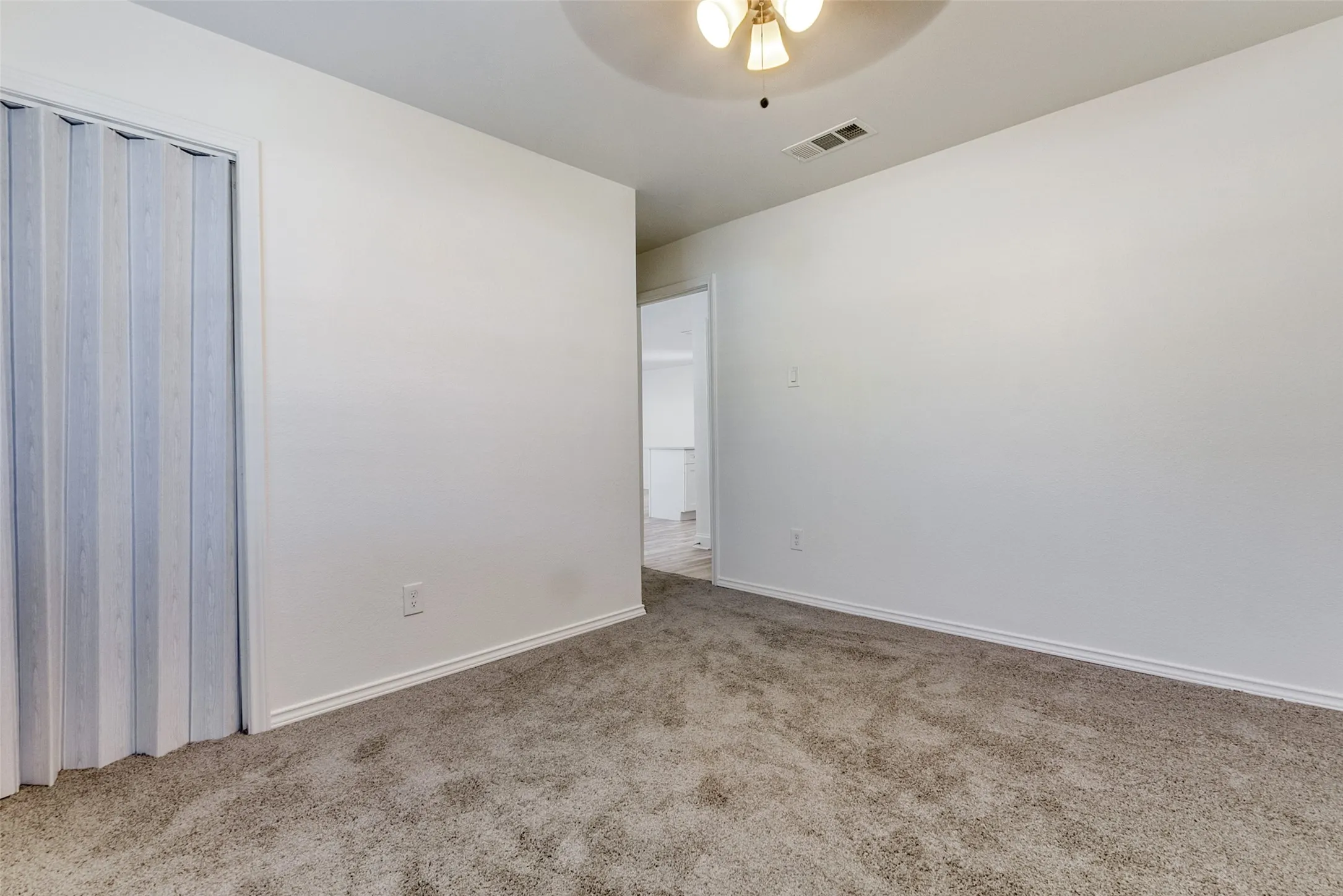 Single Family Residence For Sale in Dallas County , 4228 Motley Drive, Mesquite, Texas 75150, 3 Bedrooms, 2 Bathrooms, 2 Garage spaces, 1,342 Sqft, built in 1956, Preowned, Price $253,000, mls#21231215, Real Estate Agent in Mesquite, Homes For Sale in Dallas county, Homes For Sale in Mesquite, Realtor in Mesquite Texas, Real Estate Brokerage Independent Realty Texas, Luminita Cordes Realtor