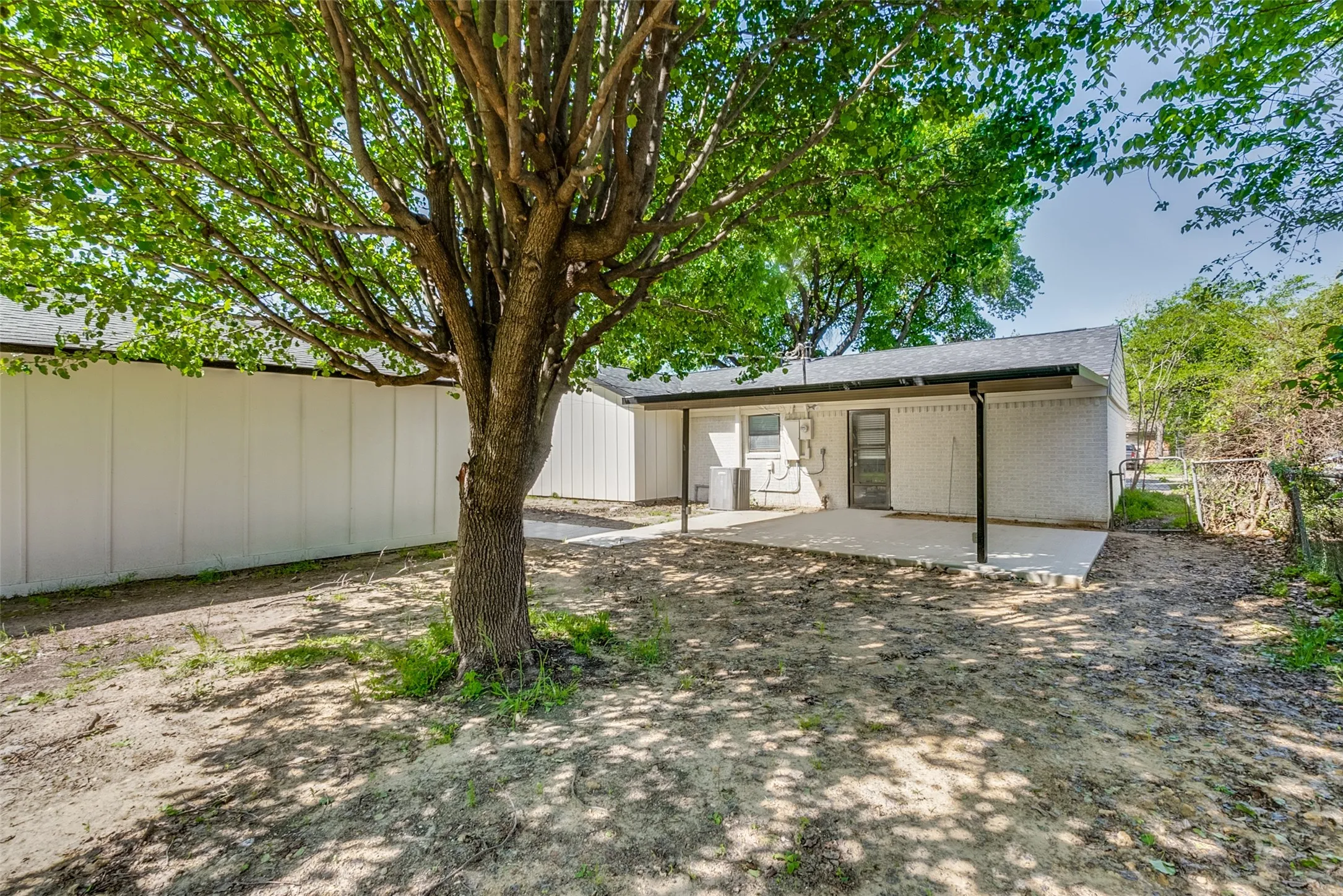 Single Family Residence For Sale in Dallas County , 4228 Motley Drive, Mesquite, Texas 75150, 3 Bedrooms, 2 Bathrooms, 2 Garage spaces, 1,342 Sqft, built in 1956, Preowned, Price $253,000, mls#21231215, Real Estate Agent in Mesquite, Homes For Sale in Dallas county, Homes For Sale in Mesquite, Realtor in Mesquite Texas, Real Estate Brokerage Independent Realty Texas, Luminita Cordes Realtor