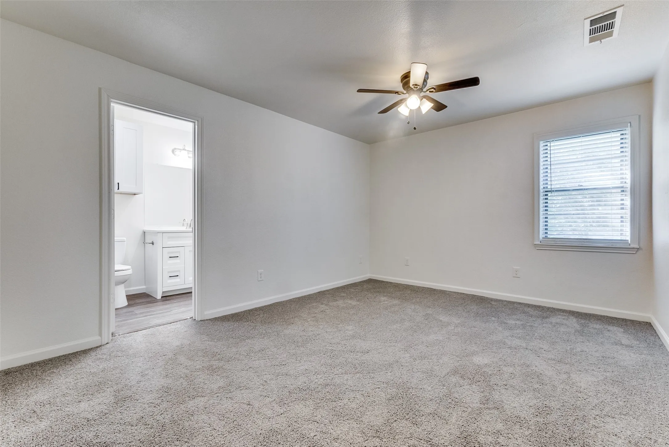 Single Family Residence For Sale in Dallas County , 4228 Motley Drive, Mesquite, Texas 75150, 3 Bedrooms, 2 Bathrooms, 2 Garage spaces, 1,342 Sqft, built in 1956, Preowned, Price $253,000, mls#21231215, Real Estate Agent in Mesquite, Homes For Sale in Dallas county, Homes For Sale in Mesquite, Realtor in Mesquite Texas, Real Estate Brokerage Independent Realty Texas, Luminita Cordes Realtor