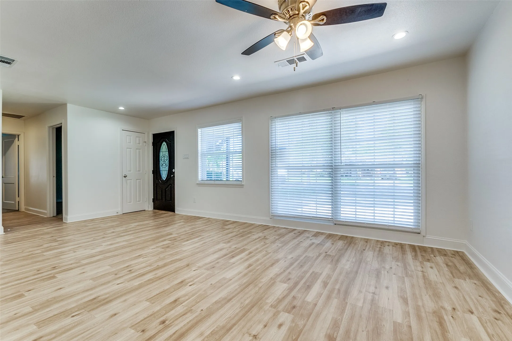 Single Family Residence For Sale in Dallas County , 4228 Motley Drive, Mesquite, Texas 75150, 3 Bedrooms, 2 Bathrooms, 2 Garage spaces, 1,342 Sqft, built in 1956, Preowned, Price $253,000, mls#21231215, Real Estate Agent in Mesquite, Homes For Sale in Dallas county, Homes For Sale in Mesquite, Realtor in Mesquite Texas, Real Estate Brokerage Independent Realty Texas, Luminita Cordes Realtor