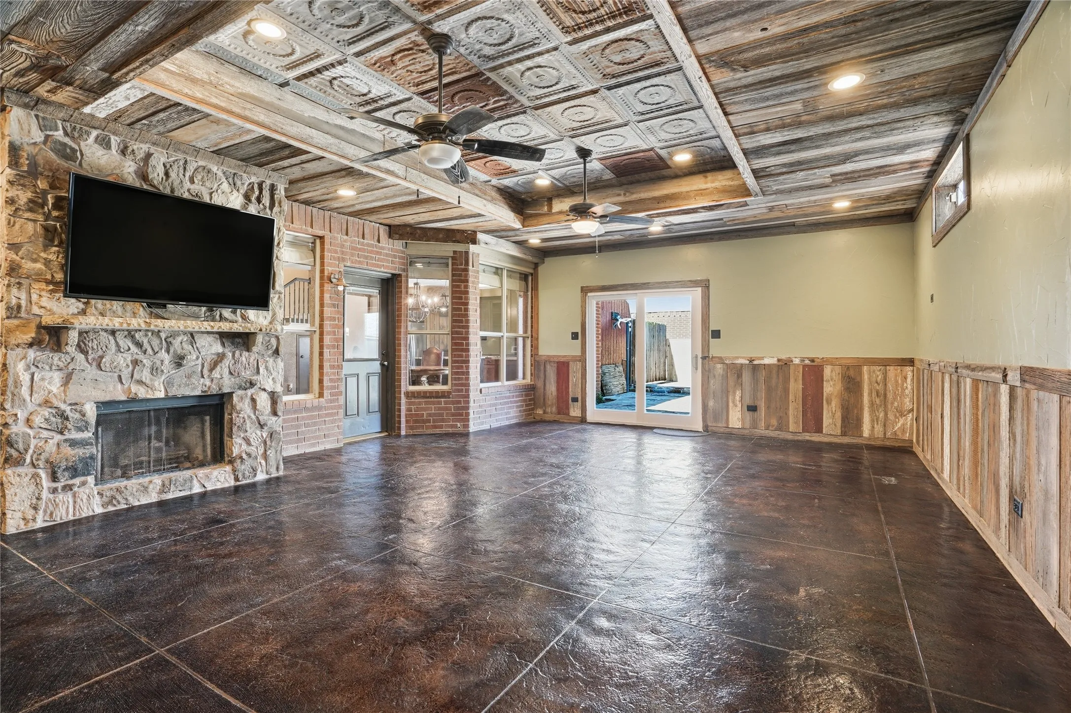 Single Family Residence For Sale in Tarrant County , 2133 Rustic Ridge Drive, Keller, Texas 76248, 4 Bedroom, 3 Bathroom, 2 Garage spaces, 3,244 Sqft, built in 1998, mls#21231085, Real Estate Agent in Keller, Homes For Sale in Tarrant county, Homes For Sale in Keller, Realtor in Keller Texas, Real Estate Brokerage Independent Realty Texas, Luminita Cordes Realtor