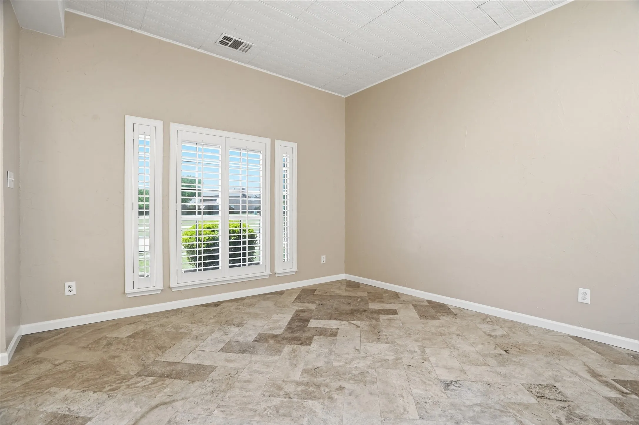 Single Family Residence For Sale in Tarrant County , 2133 Rustic Ridge Drive, Keller, Texas 76248, 4 Bedroom, 3 Bathroom, 2 Garage spaces, 3,244 Sqft, built in 1998, mls#21231085, Real Estate Agent in Keller, Homes For Sale in Tarrant county, Homes For Sale in Keller, Realtor in Keller Texas, Real Estate Brokerage Independent Realty Texas, Luminita Cordes Realtor