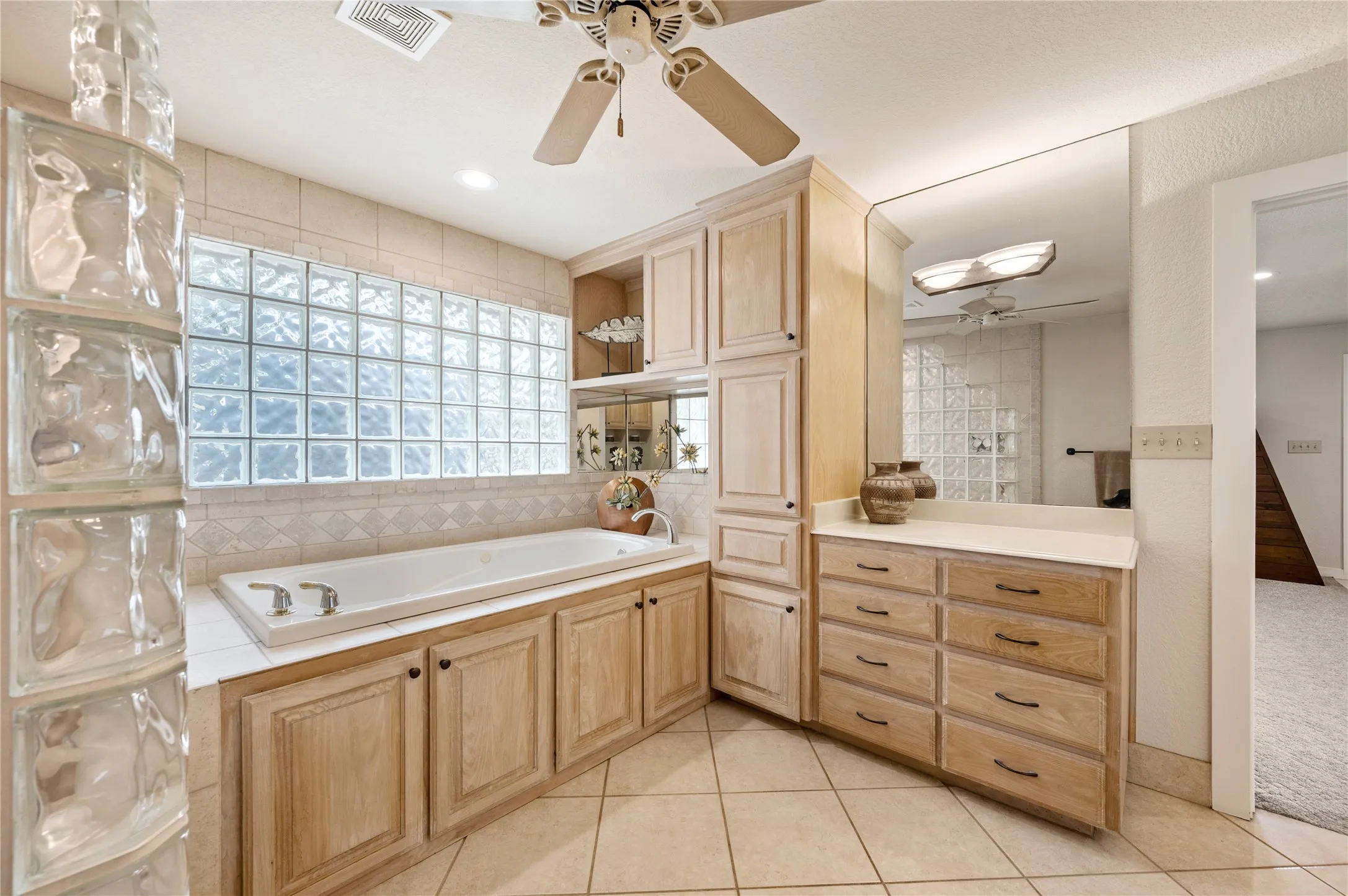 Single Family Residence For Sale in Tarrant County , 505 W Mcdonwell School Road, Colleyville, Texas 76034, 3 Bedroom, 4 Bathroom, 2 Garage spaces, 2,976 Sqft, built in 1981, Price $1,867,000, mls#21230384, Real Estate Agent in Colleyville, Homes For Sale in Tarrant county, Homes For Sale in Colleyville, Realtor in Colleyville Texas, Real Estate Brokerage Independent Realty Texas, Luminita Cordes Realtor