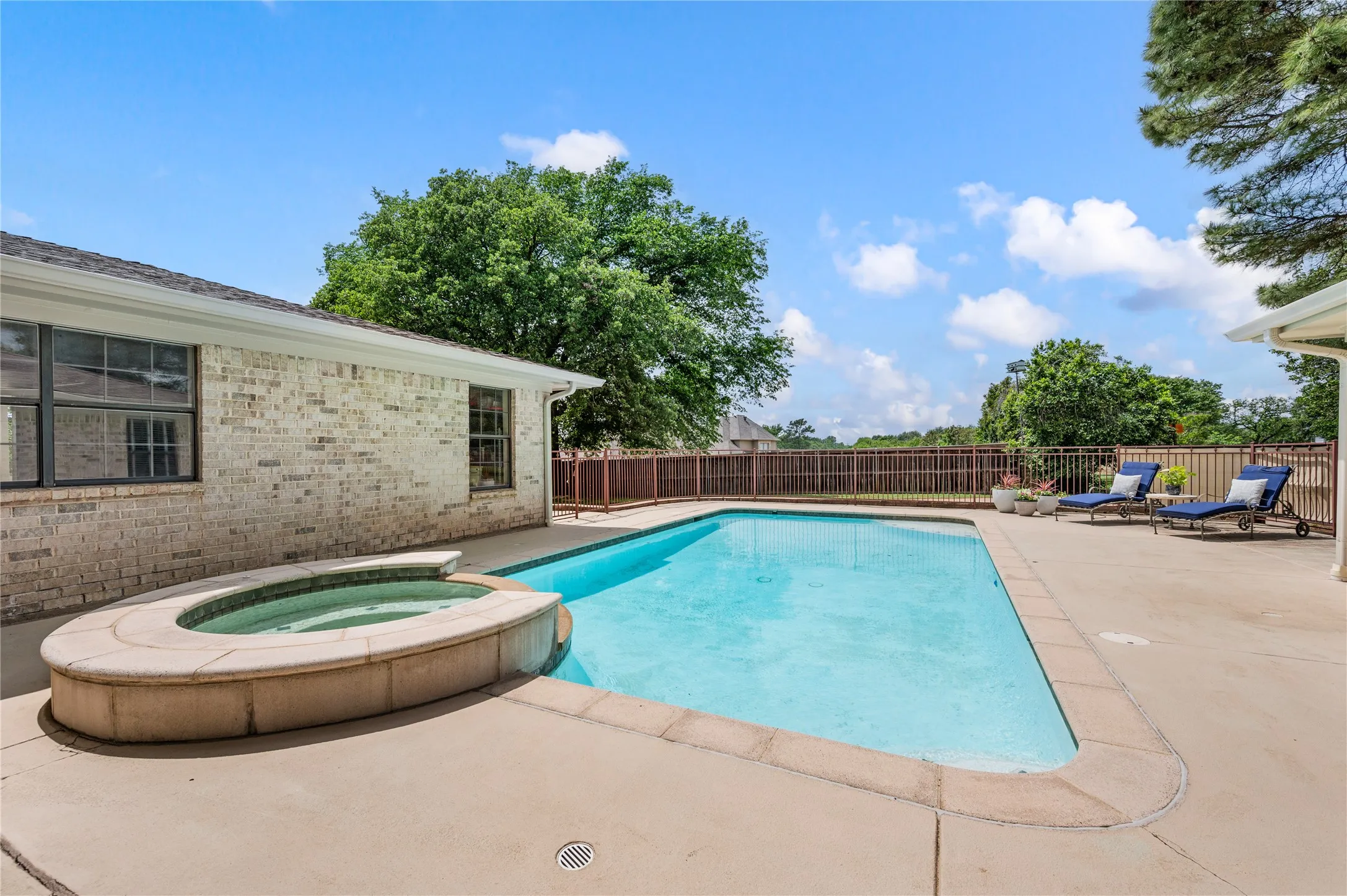 Single Family Residence For Sale in Tarrant County , 505 W Mcdonwell School Road, Colleyville, Texas 76034, 3 Bedroom, 4 Bathroom, 2 Garage spaces, 2,976 Sqft, built in 1981, Price $1,867,000, mls#21230384, Real Estate Agent in Colleyville, Homes For Sale in Tarrant county, Homes For Sale in Colleyville, Realtor in Colleyville Texas, Real Estate Brokerage Independent Realty Texas, Luminita Cordes Realtor