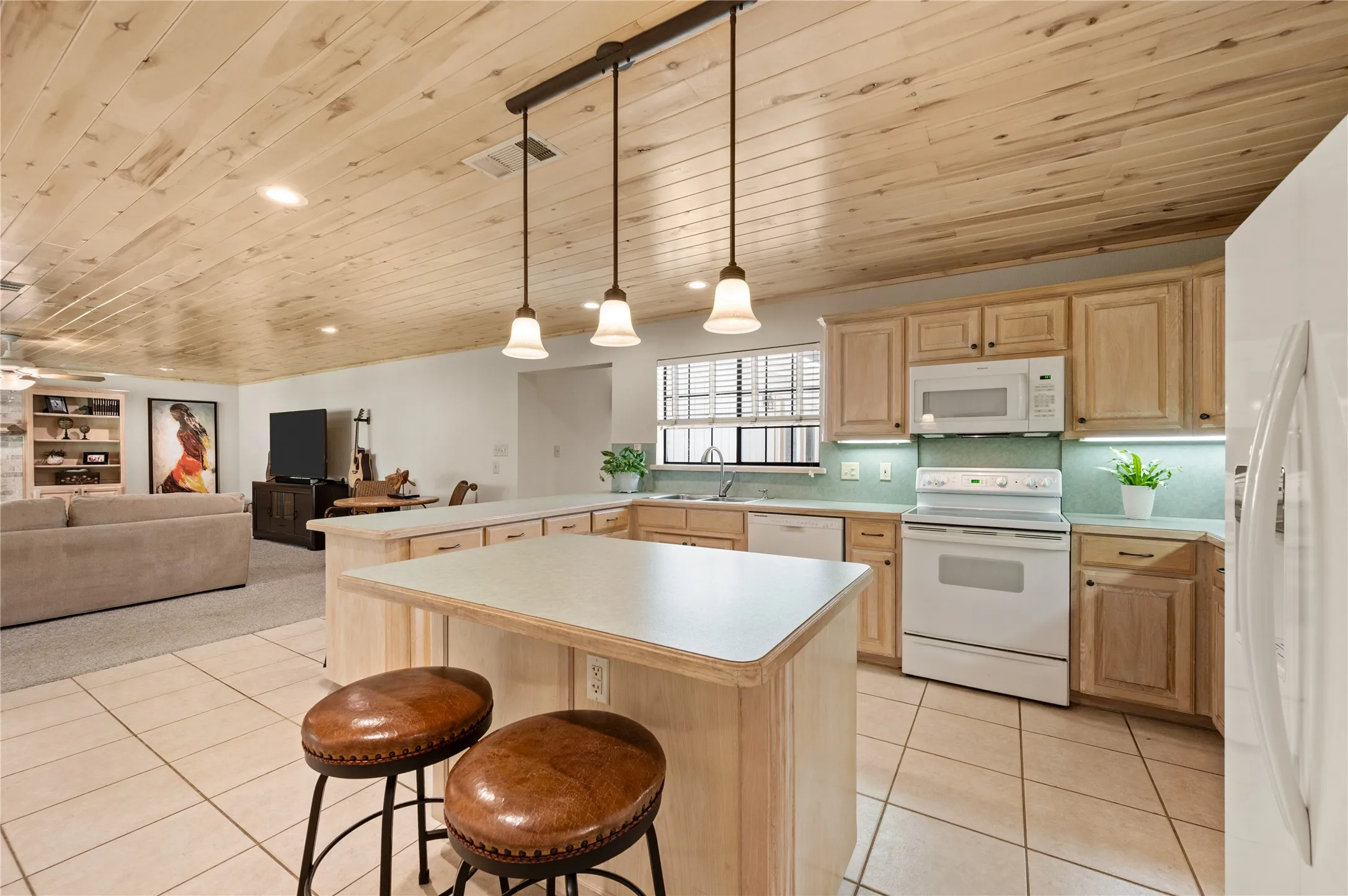 Single Family Residence For Sale in Tarrant County , 505 W Mcdonwell School Road, Colleyville, Texas 76034, 3 Bedroom, 4 Bathroom, 2 Garage spaces, 2,976 Sqft, built in 1981, Price $1,867,000, mls#21230384, Real Estate Agent in Colleyville, Homes For Sale in Tarrant county, Homes For Sale in Colleyville, Realtor in Colleyville Texas, Real Estate Brokerage Independent Realty Texas, Luminita Cordes Realtor