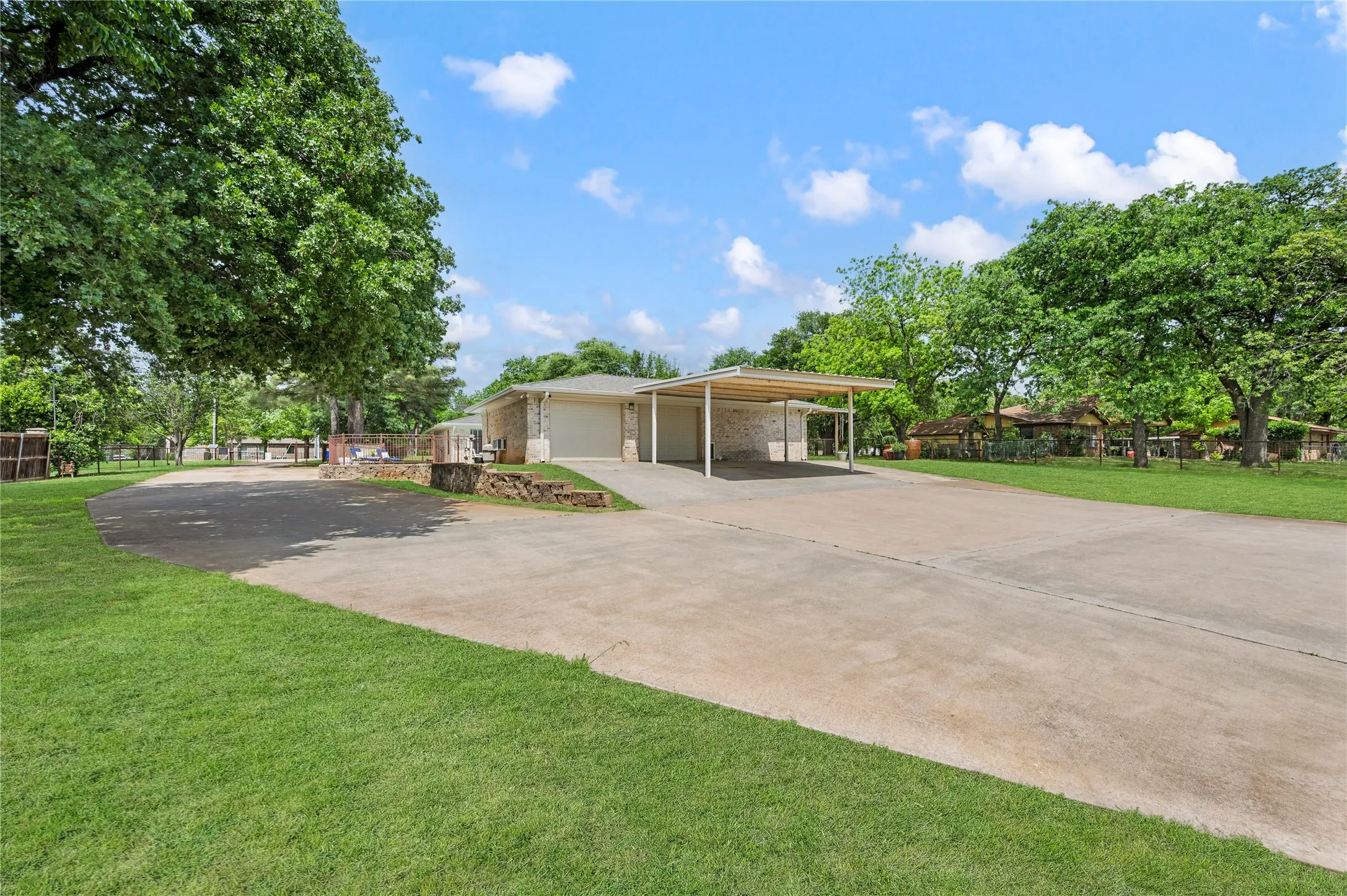 Single Family Residence For Sale in Tarrant County , 505 W Mcdonwell School Road, Colleyville, Texas 76034, 3 Bedroom, 4 Bathroom, 2 Garage spaces, 2,976 Sqft, built in 1981, Price $1,867,000, mls#21230384, Real Estate Agent in Colleyville, Homes For Sale in Tarrant county, Homes For Sale in Colleyville, Realtor in Colleyville Texas, Real Estate Brokerage Independent Realty Texas, Luminita Cordes Realtor