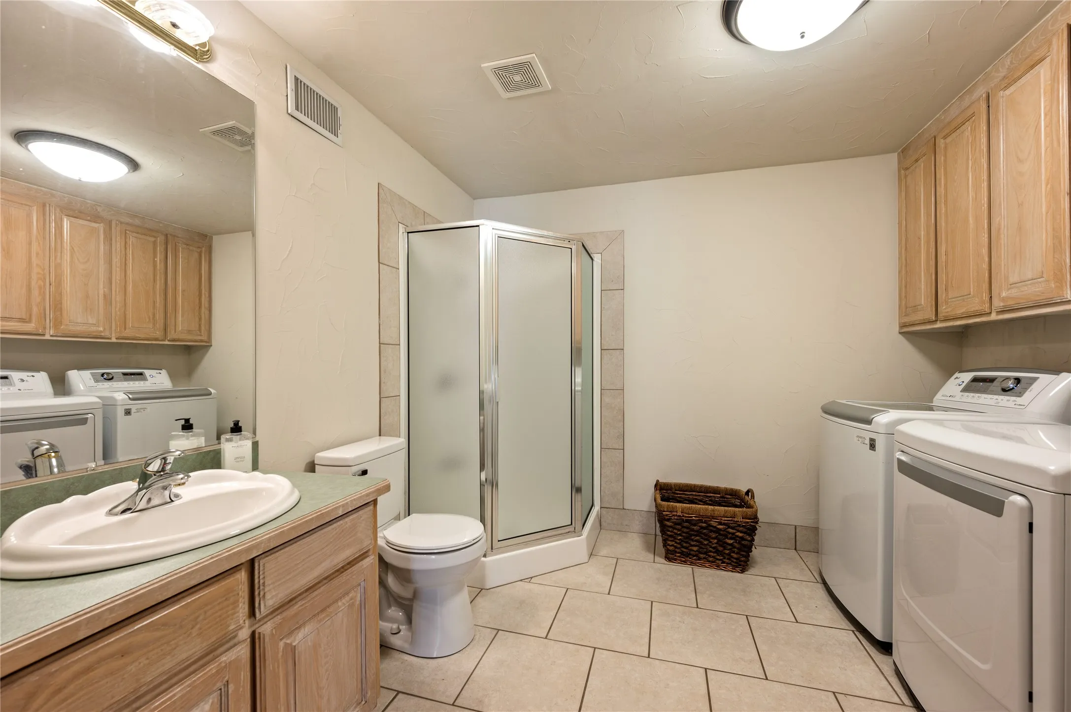 Single Family Residence For Sale in Tarrant County , 505 W Mcdonwell School Road, Colleyville, Texas 76034, 3 Bedroom, 4 Bathroom, 2 Garage spaces, 2,976 Sqft, built in 1981, Price $1,867,000, mls#21230384, Real Estate Agent in Colleyville, Homes For Sale in Tarrant county, Homes For Sale in Colleyville, Realtor in Colleyville Texas, Real Estate Brokerage Independent Realty Texas, Luminita Cordes Realtor