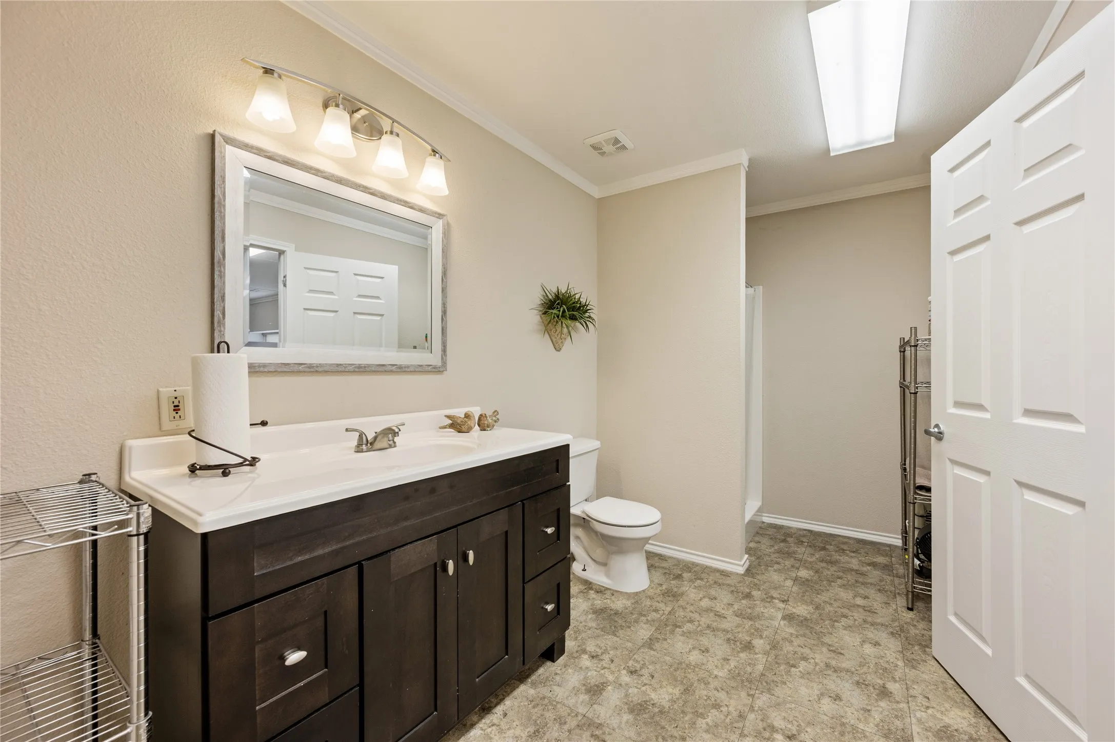 Single Family Residence For Sale in Tarrant County , 505 W Mcdonwell School Road, Colleyville, Texas 76034, 3 Bedroom, 4 Bathroom, 2 Garage spaces, 2,976 Sqft, built in 1981, Price $1,867,000, mls#21230384, Real Estate Agent in Colleyville, Homes For Sale in Tarrant county, Homes For Sale in Colleyville, Realtor in Colleyville Texas, Real Estate Brokerage Independent Realty Texas, Luminita Cordes Realtor
