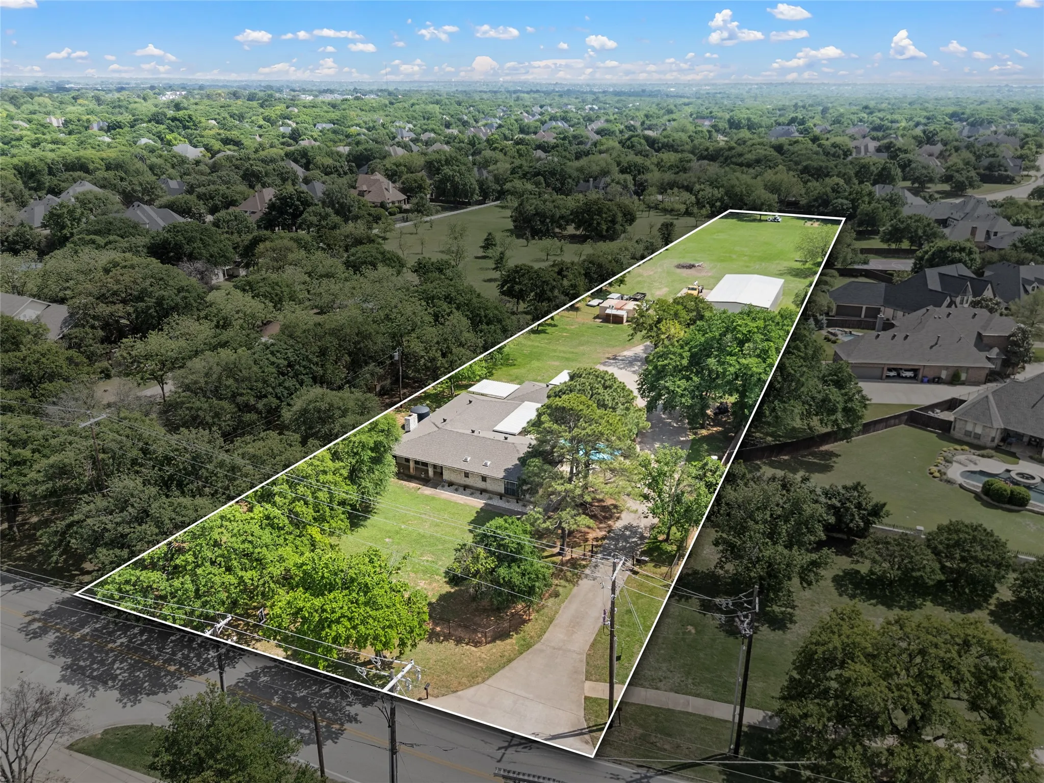 Single Family Residence For Sale in Tarrant County , 505 W Mcdonwell School Road, Colleyville, Texas 76034, 3 Bedroom, 4 Bathroom, 2 Garage spaces, 2,976 Sqft, built in 1981, Price $1,867,000, mls#21230384, Real Estate Agent in Colleyville, Homes For Sale in Tarrant county, Homes For Sale in Colleyville, Realtor in Colleyville Texas, Real Estate Brokerage Independent Realty Texas, Luminita Cordes Realtor