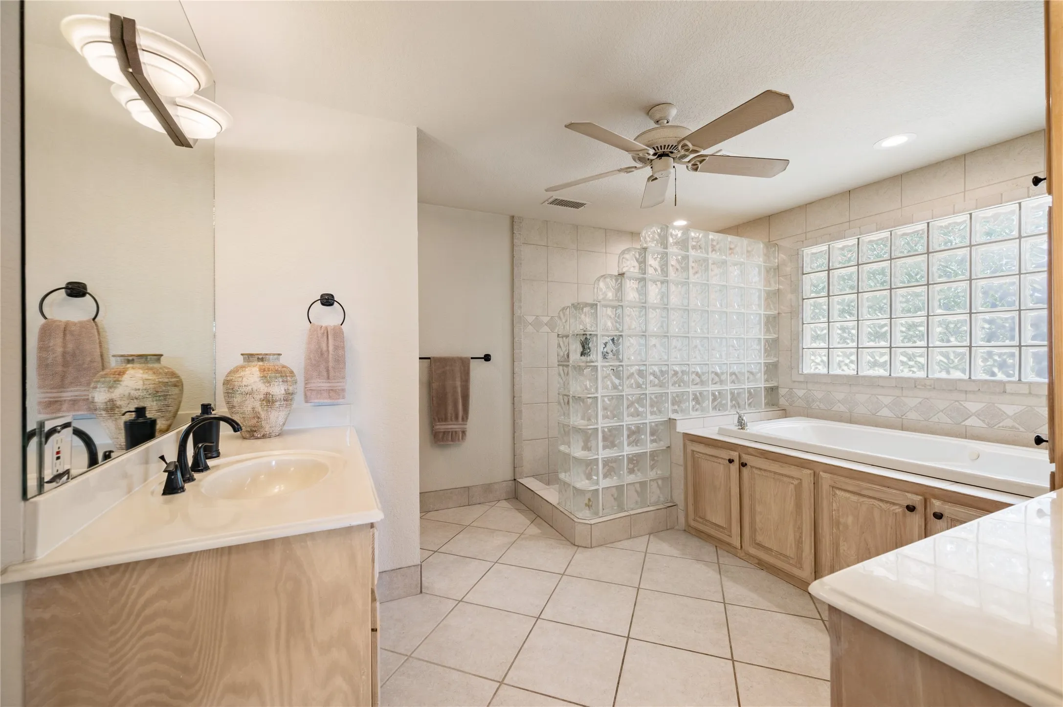 Single Family Residence For Sale in Tarrant County , 505 W Mcdonwell School Road, Colleyville, Texas 76034, 3 Bedroom, 4 Bathroom, 2 Garage spaces, 2,976 Sqft, built in 1981, Price $1,867,000, mls#21230384, Real Estate Agent in Colleyville, Homes For Sale in Tarrant county, Homes For Sale in Colleyville, Realtor in Colleyville Texas, Real Estate Brokerage Independent Realty Texas, Luminita Cordes Realtor