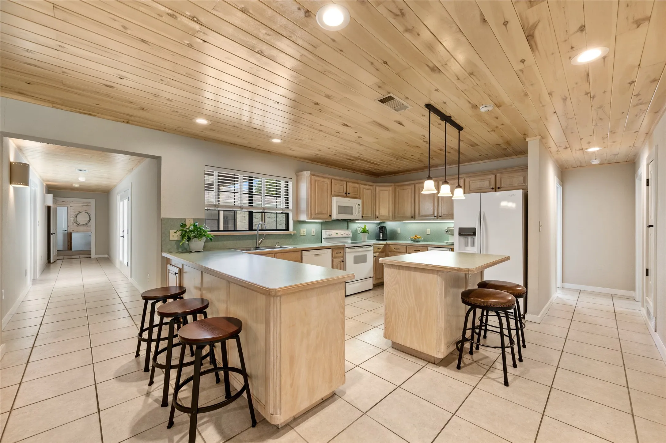 Single Family Residence For Sale in Tarrant County , 505 W Mcdonwell School Road, Colleyville, Texas 76034, 3 Bedroom, 4 Bathroom, 2 Garage spaces, 2,976 Sqft, built in 1981, Price $1,867,000, mls#21230384, Real Estate Agent in Colleyville, Homes For Sale in Tarrant county, Homes For Sale in Colleyville, Realtor in Colleyville Texas, Real Estate Brokerage Independent Realty Texas, Luminita Cordes Realtor