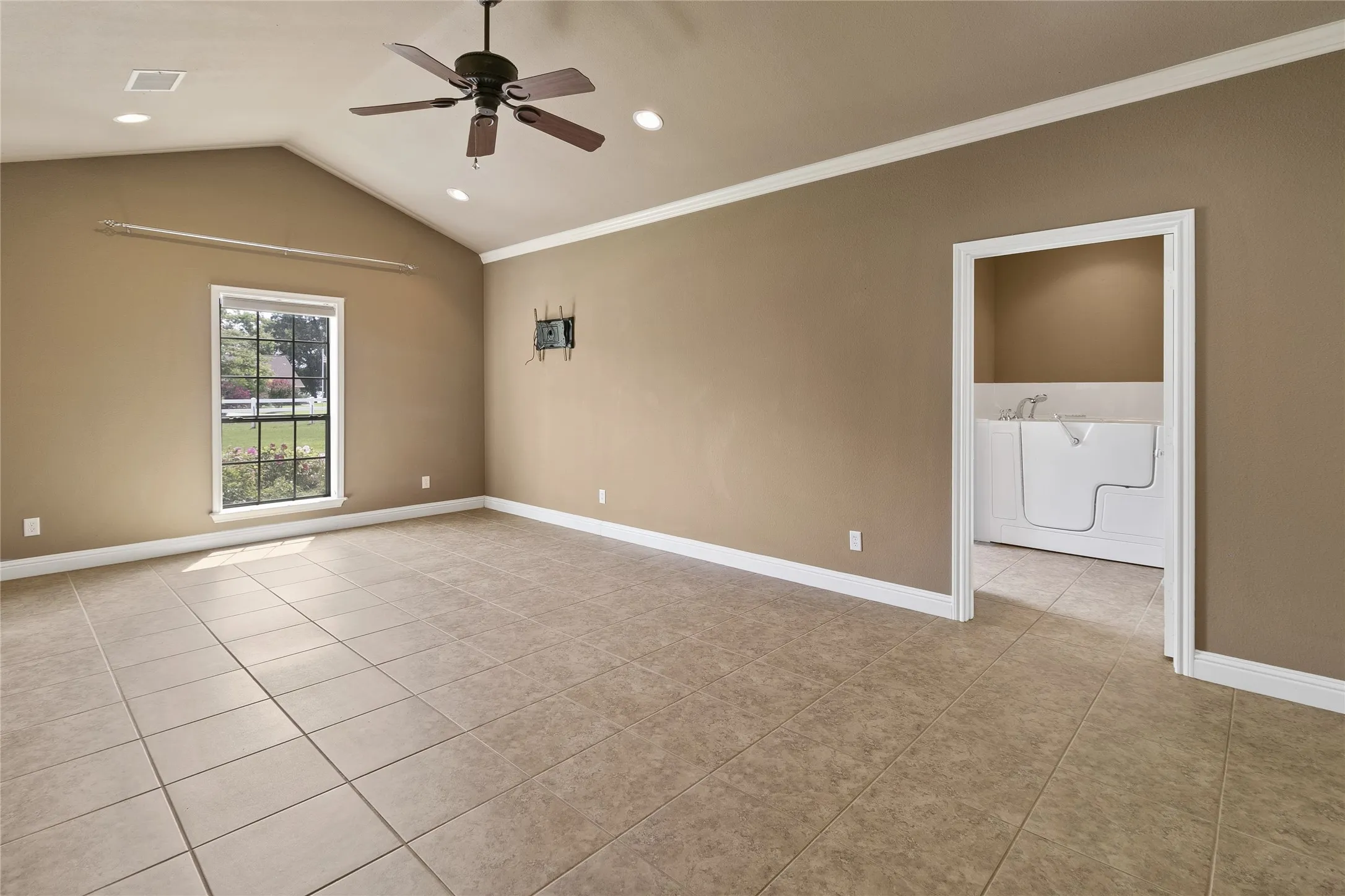 Single Family Residence For Sale in Camp County , 244 CR 2321, Pittsburg, Texas 75686, 3 Bedroom, 2 Bathroom, 2 Garage spaces, 2,086 Sqft, built in 2008, Price $575,000, mls#21230189, Real Estate Agent in Pittsburg, Homes For Sale in Camp county, Homes For Sale in Pittsburg, Realtor in Pittsburg Texas, Real Estate Brokerage Independent Realty Texas, Luminita Cordes Realtor