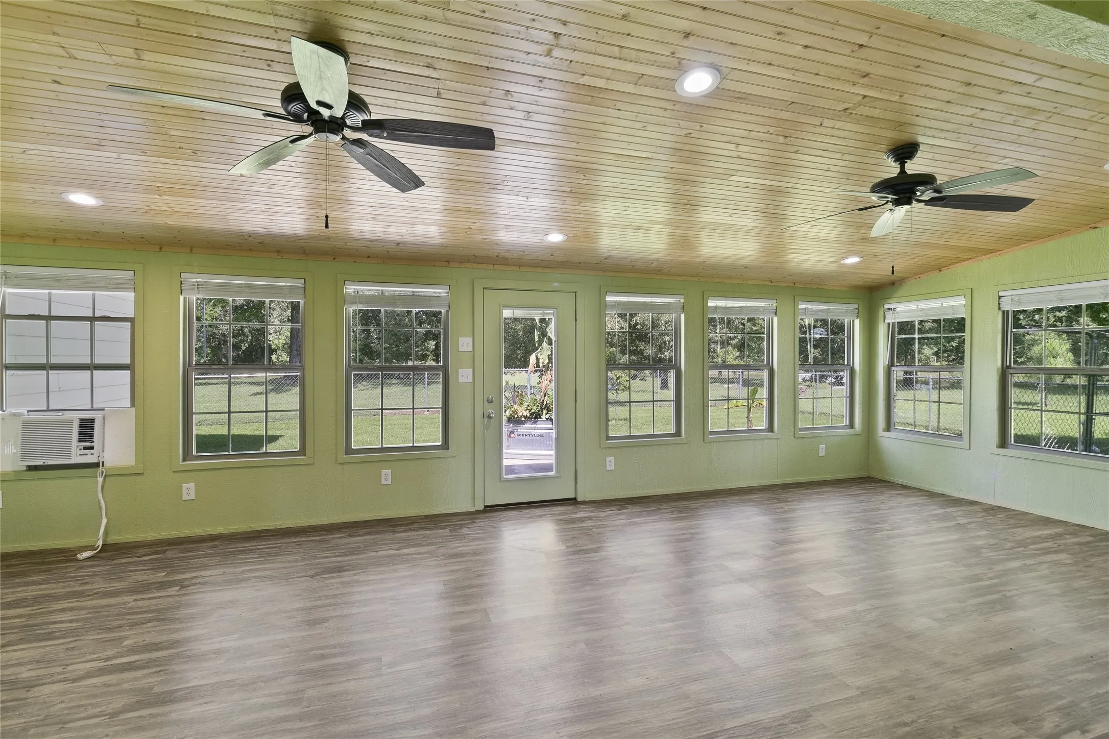 Single Family Residence For Sale in Camp County , 244 CR 2321, Pittsburg, Texas 75686, 3 Bedroom, 2 Bathroom, 2 Garage spaces, 2,086 Sqft, built in 2008, Price $575,000, mls#21230189, Real Estate Agent in Pittsburg, Homes For Sale in Camp county, Homes For Sale in Pittsburg, Realtor in Pittsburg Texas, Real Estate Brokerage Independent Realty Texas, Luminita Cordes Realtor