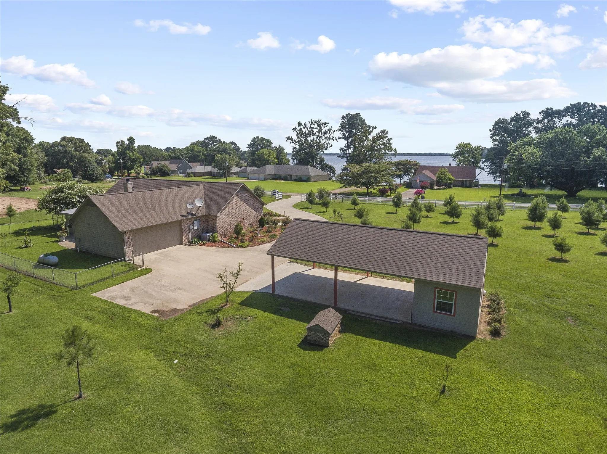 Single Family Residence For Sale in Camp County , 244 CR 2321, Pittsburg, Texas 75686, 3 Bedroom, 2 Bathroom, 2 Garage spaces, 2,086 Sqft, built in 2008, Price $575,000, mls#21230189, Real Estate Agent in Pittsburg, Homes For Sale in Camp county, Homes For Sale in Pittsburg, Realtor in Pittsburg Texas, Real Estate Brokerage Independent Realty Texas, Luminita Cordes Realtor