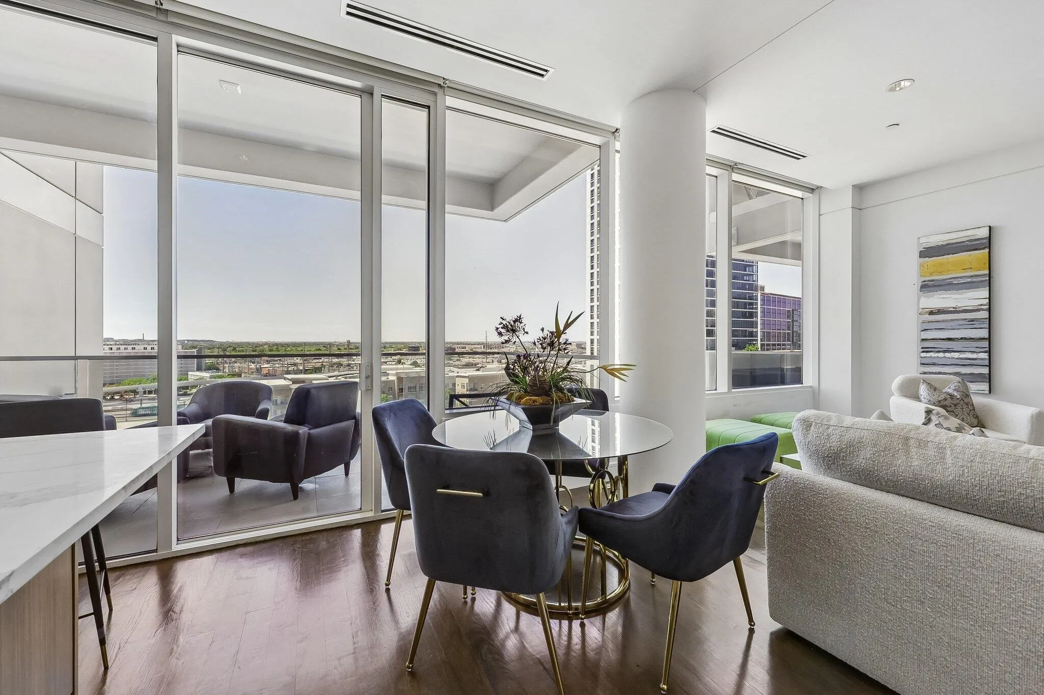 Condominium For Sale in Dallas County , 2408 Victory Park Lane 832, Dallas, Texas 75219, 1 Bedroom, 1 Bathroom, 1 Garage spaces, 1,121 Sqft, built in 2005, Price $565,000, mls#21231141, Real Estate Agent in Dallas, Homes For Sale in Dallas county, Homes For Sale in Dallas, Realtor in Dallas Texas, Real Estate Brokerage Independent Realty Texas, Luminita Cordes Realtor
