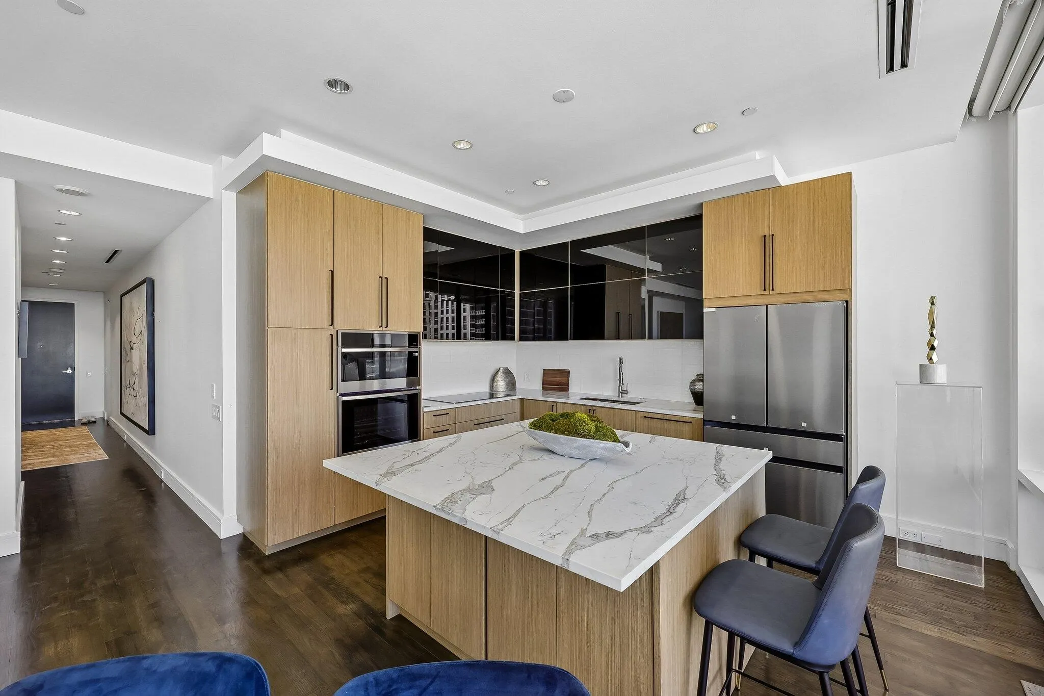 Condominium For Sale in Dallas County , 2408 Victory Park Lane 832, Dallas, Texas 75219, 1 Bedroom, 1 Bathroom, 1 Garage spaces, 1,121 Sqft, built in 2005, Price $565,000, mls#21231141, Real Estate Agent in Dallas, Homes For Sale in Dallas county, Homes For Sale in Dallas, Realtor in Dallas Texas, Real Estate Brokerage Independent Realty Texas, Luminita Cordes Realtor