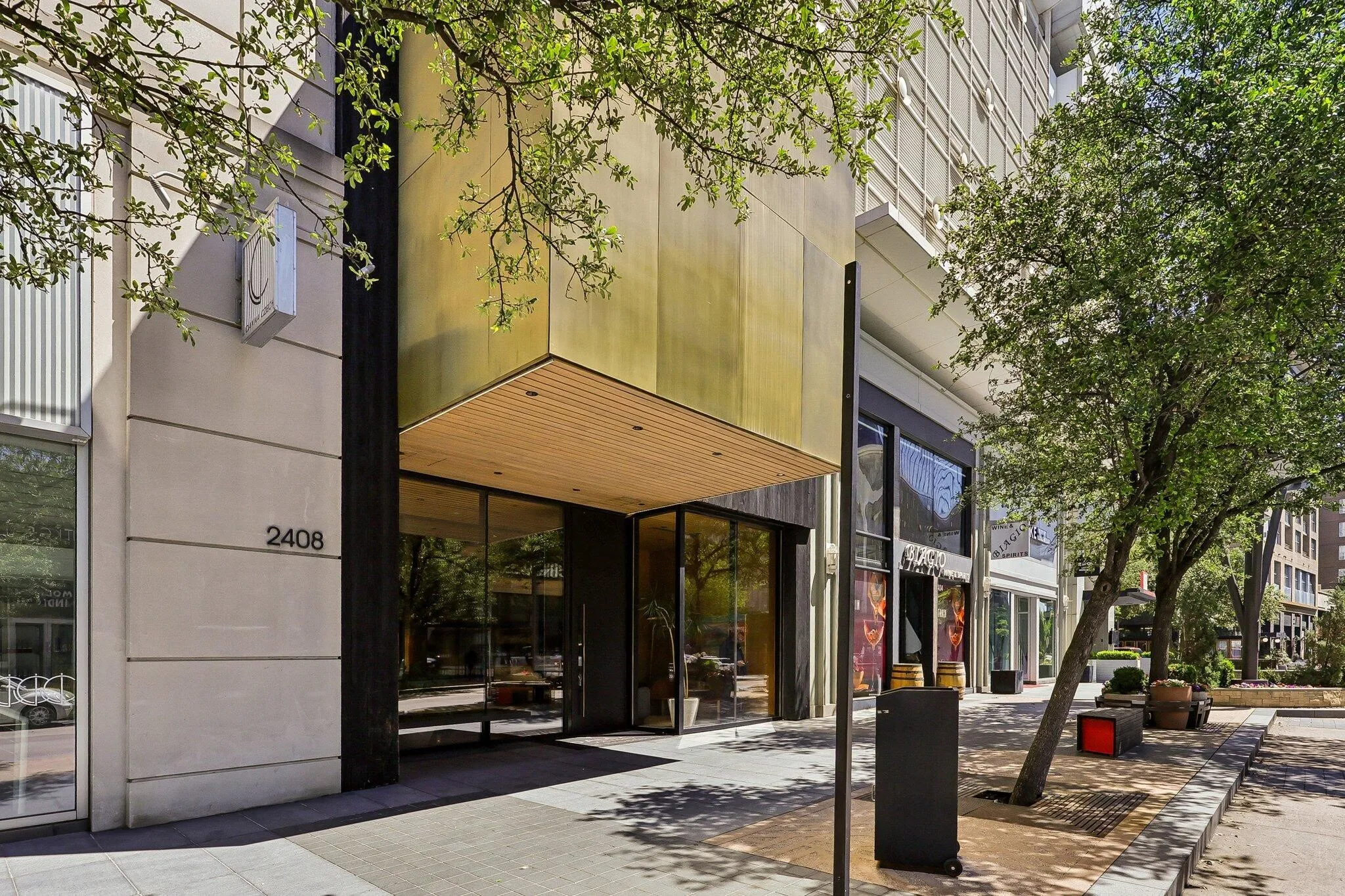 Condominium For Sale in Dallas County , 2408 Victory Park Lane 832, Dallas, Texas 75219, 1 Bedroom, 1 Bathroom, 1 Garage spaces, 1,121 Sqft, built in 2005, Price $565,000, mls#21231141, Real Estate Agent in Dallas, Homes For Sale in Dallas county, Homes For Sale in Dallas, Realtor in Dallas Texas, Real Estate Brokerage Independent Realty Texas, Luminita Cordes Realtor