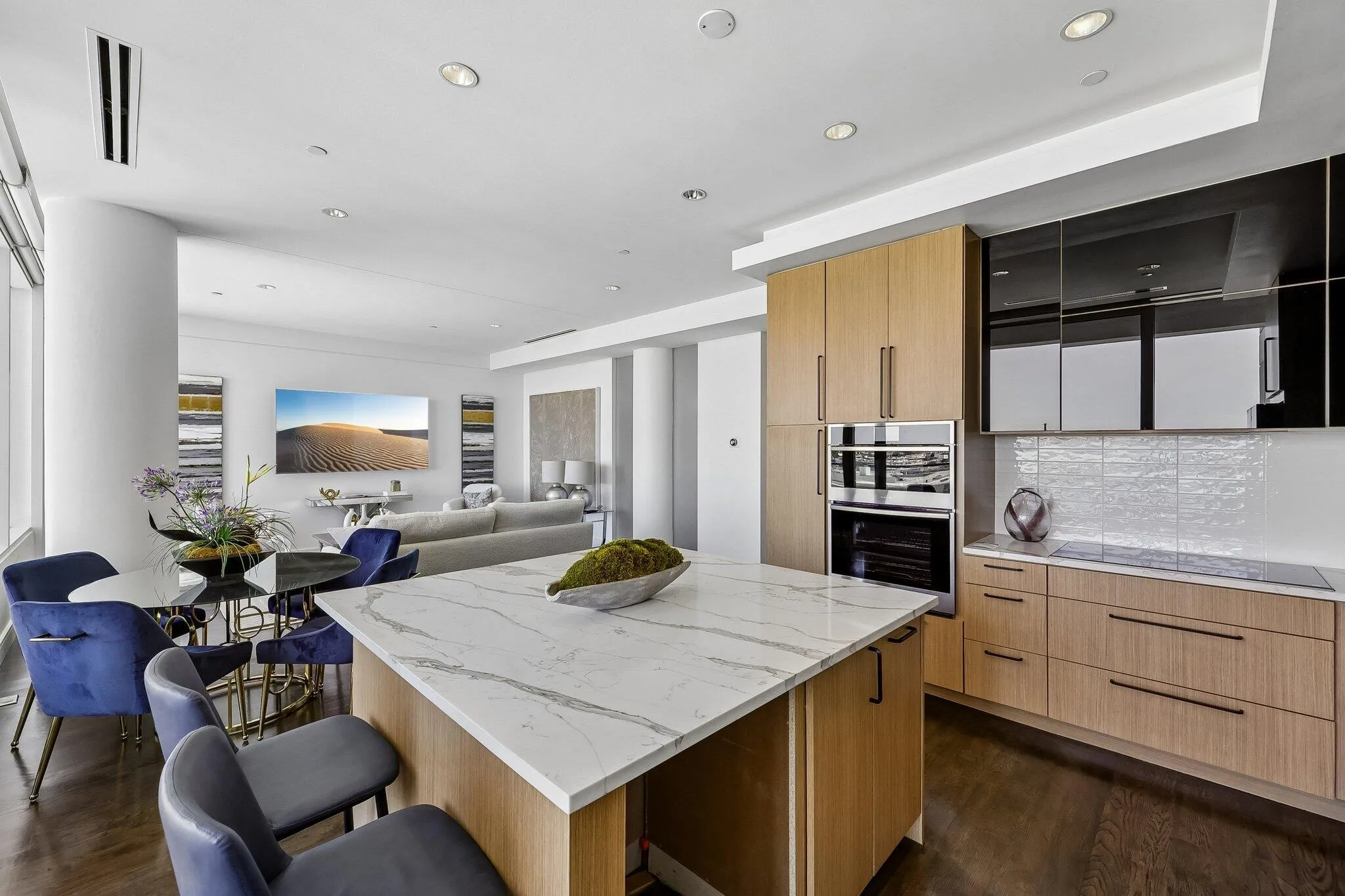 Condominium For Sale in Dallas County , 2408 Victory Park Lane 832, Dallas, Texas 75219, 1 Bedroom, 1 Bathroom, 1 Garage spaces, 1,121 Sqft, built in 2005, Price $565,000, mls#21231141, Real Estate Agent in Dallas, Homes For Sale in Dallas county, Homes For Sale in Dallas, Realtor in Dallas Texas, Real Estate Brokerage Independent Realty Texas, Luminita Cordes Realtor